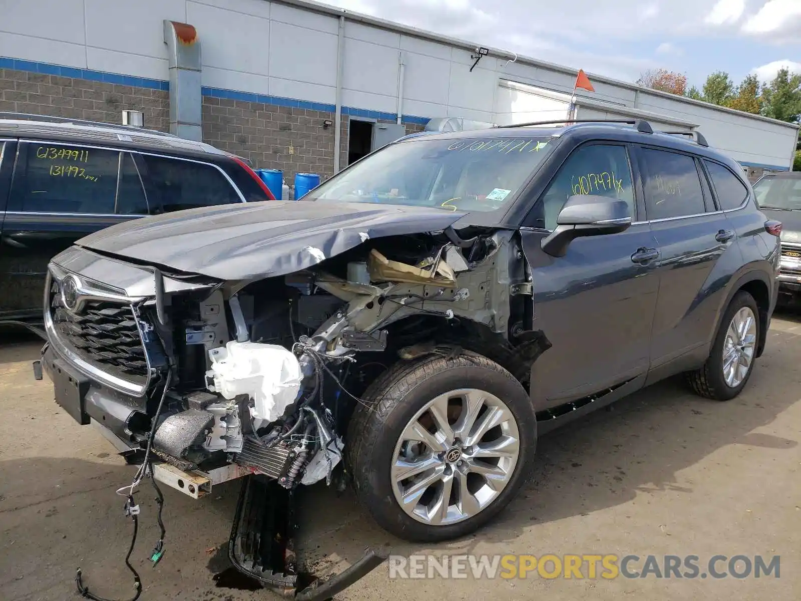 2 Photograph of a damaged car 5TDDZRBH8LS055103 TOYOTA HIGHLANDER 2020