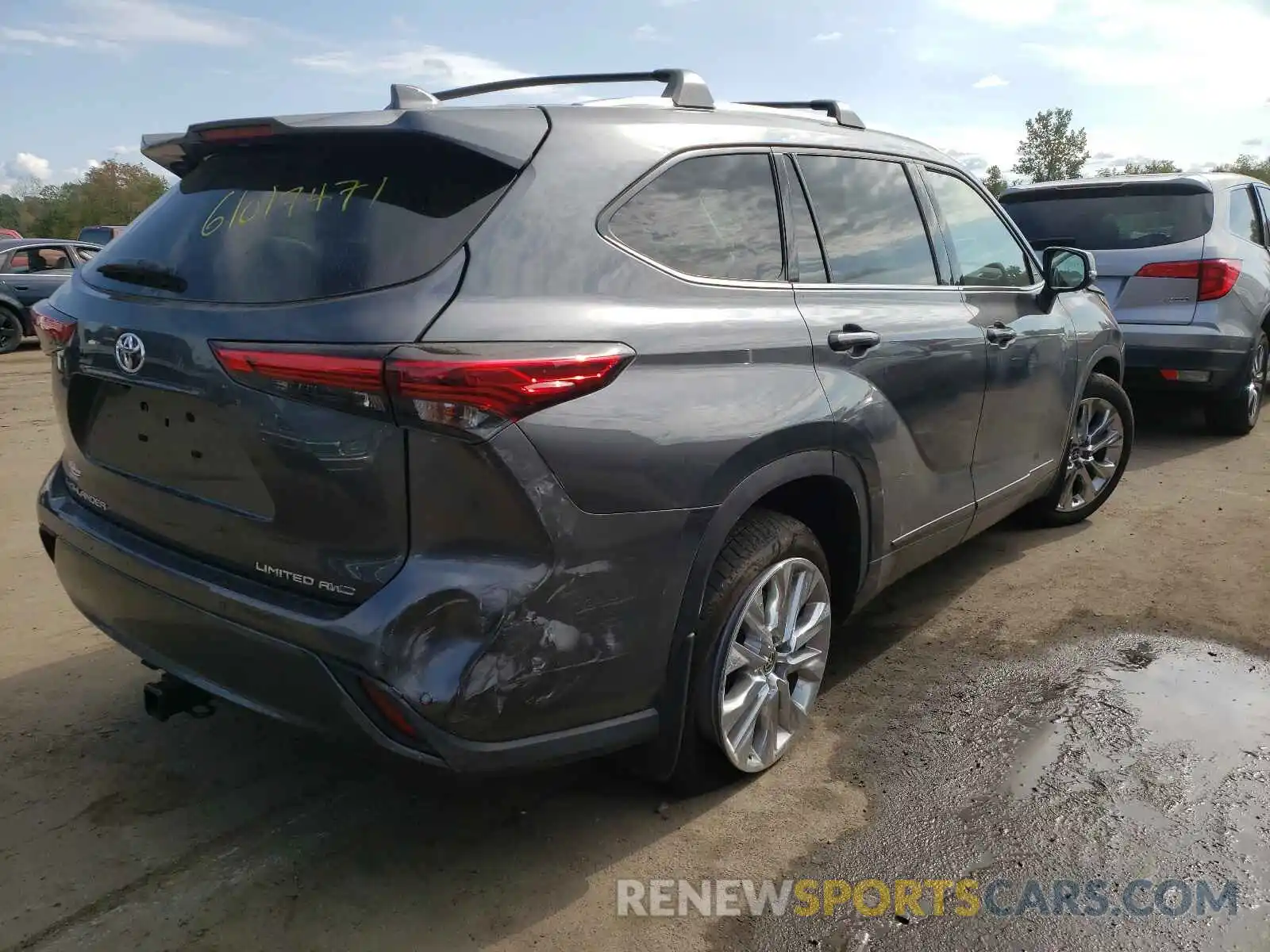 4 Photograph of a damaged car 5TDDZRBH8LS055103 TOYOTA HIGHLANDER 2020