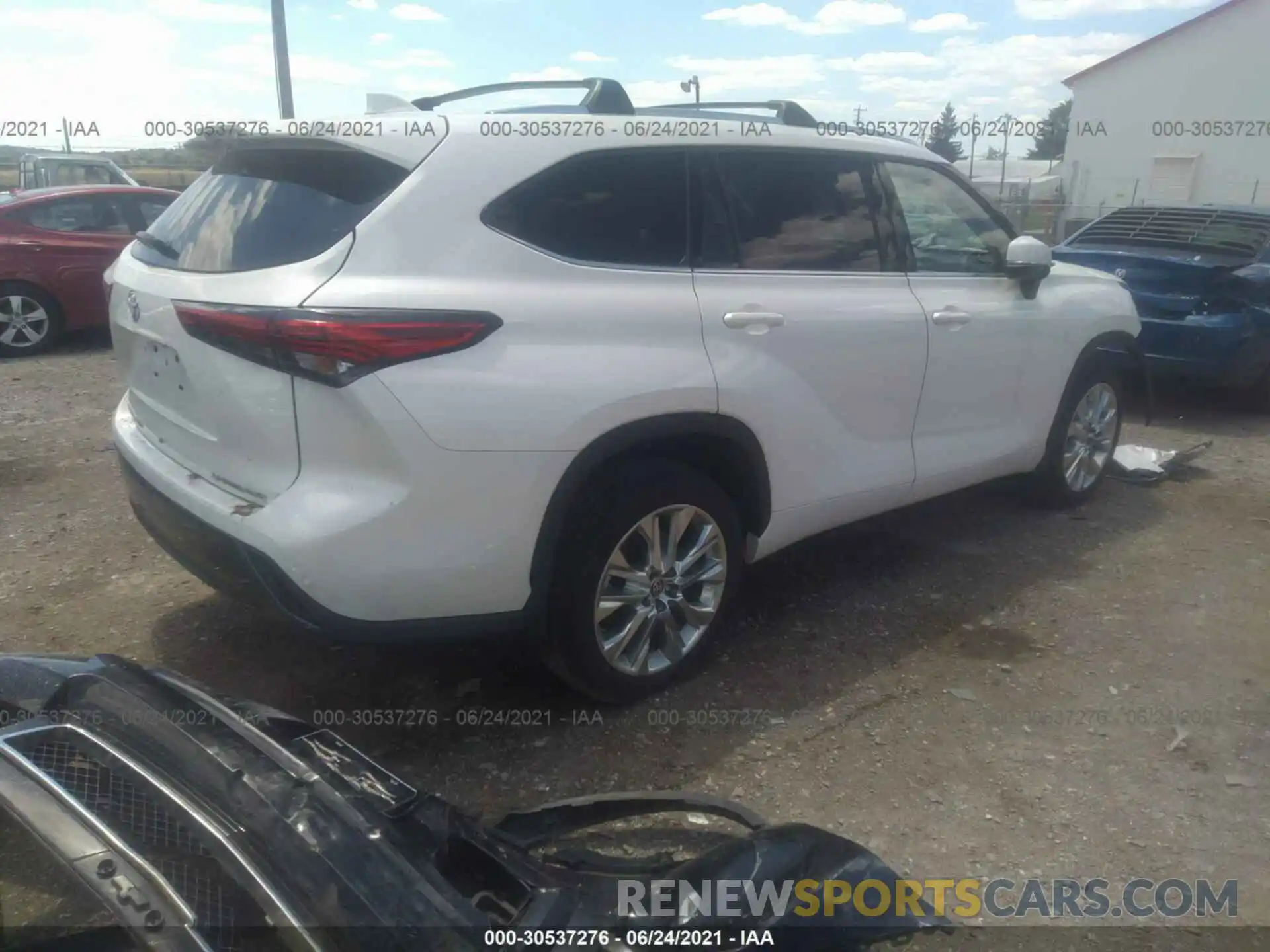 4 Photograph of a damaged car 5TDDZRBH9LS033725 TOYOTA HIGHLANDER 2020