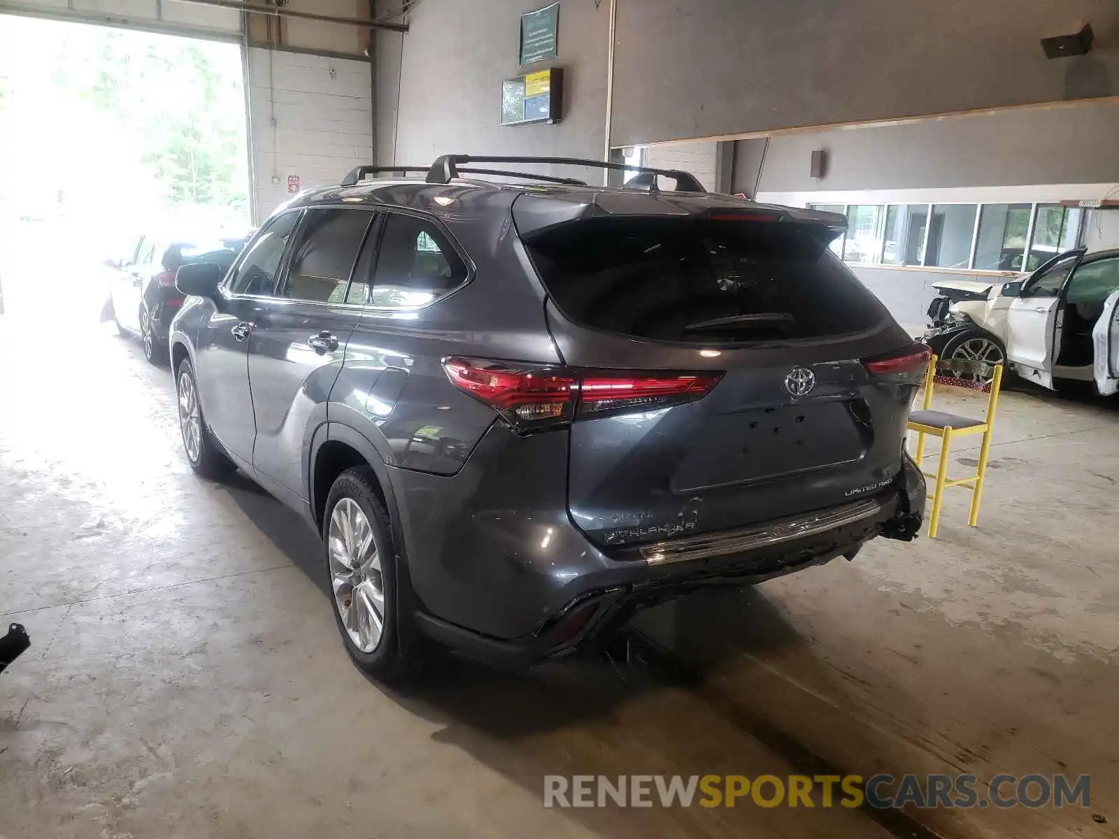 3 Photograph of a damaged car 5TDDZRBH9LS034390 TOYOTA HIGHLANDER 2020