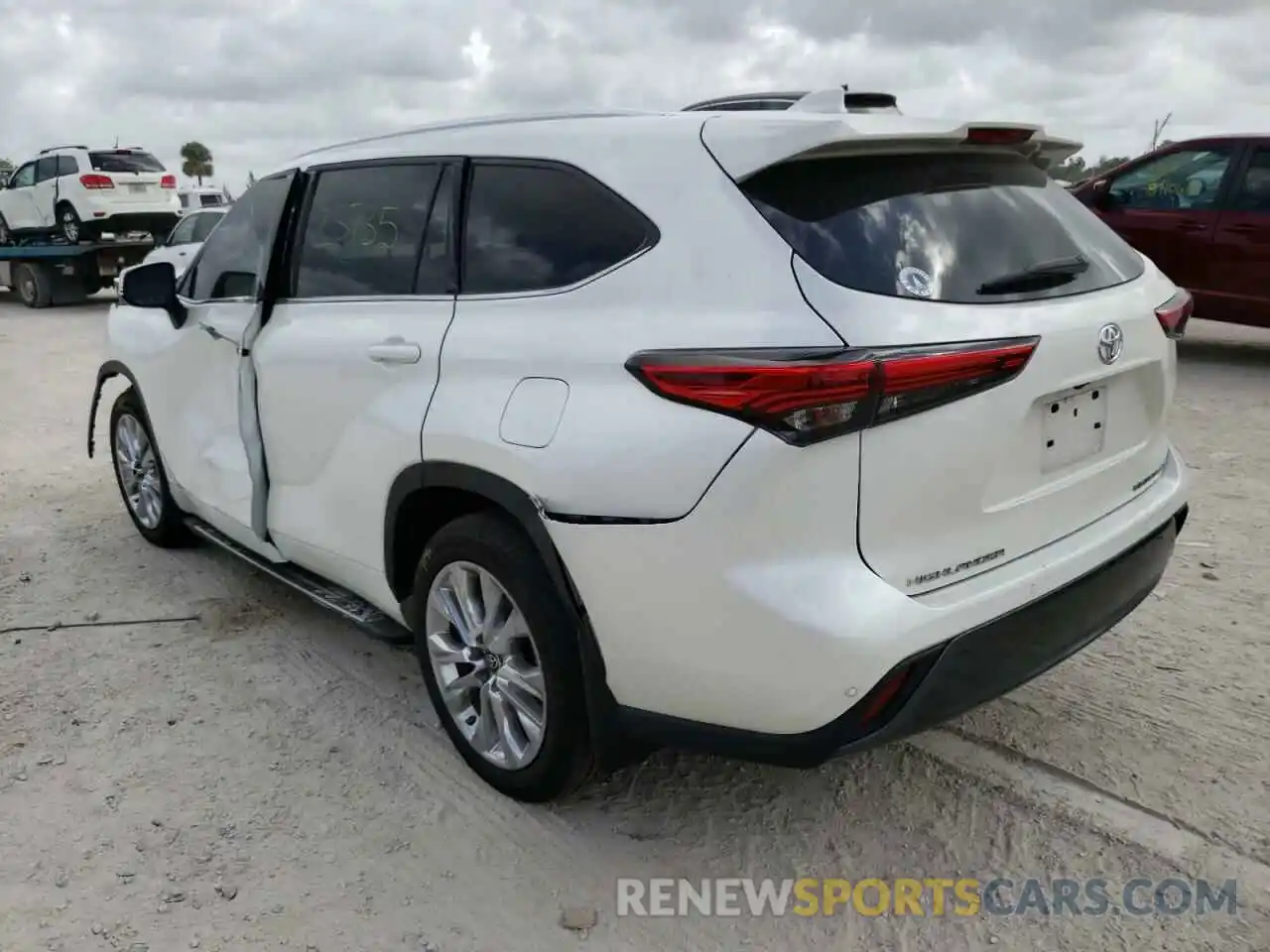 3 Photograph of a damaged car 5TDDZRBH9LS045390 TOYOTA HIGHLANDER 2020