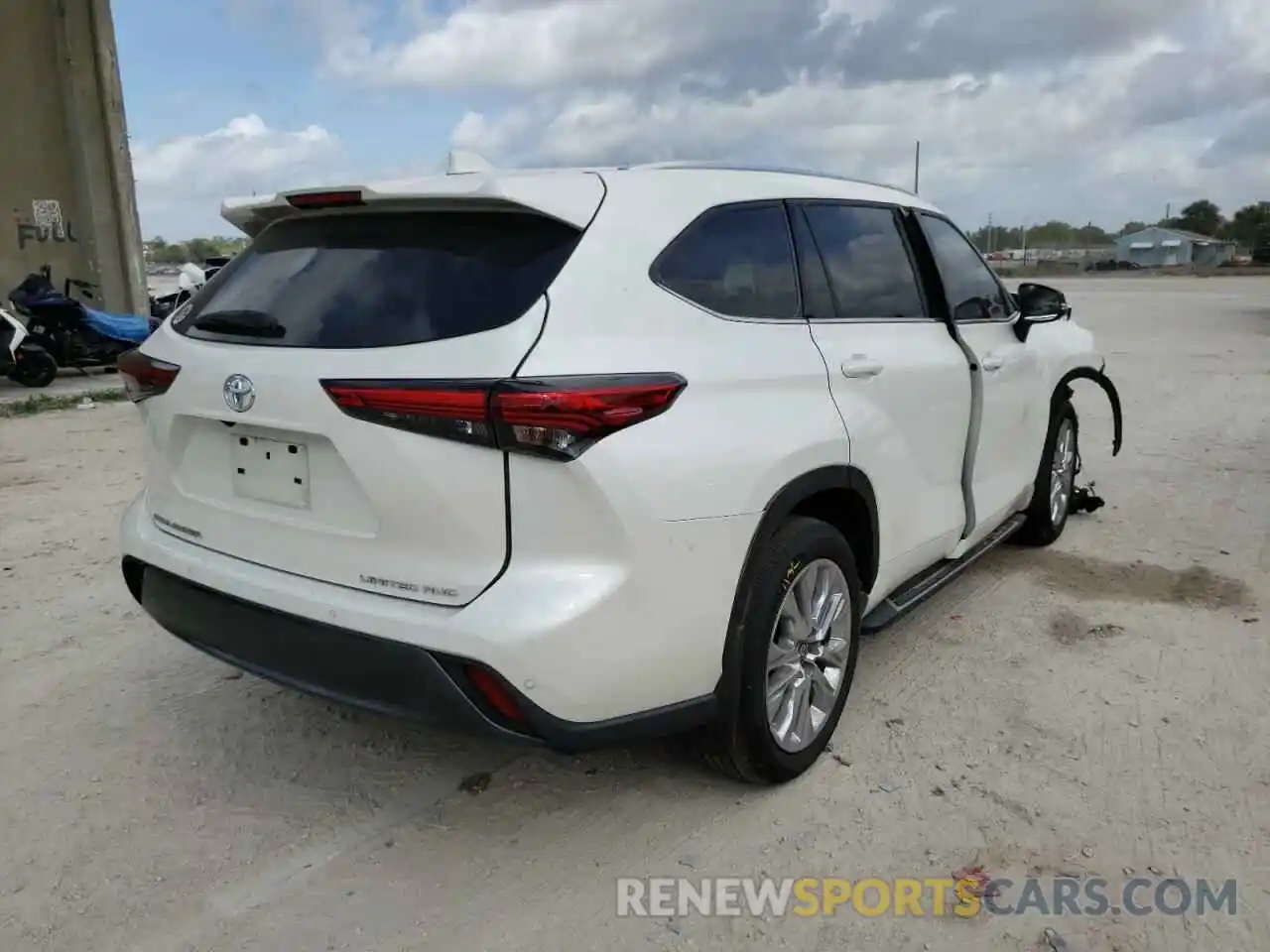 4 Photograph of a damaged car 5TDDZRBH9LS045390 TOYOTA HIGHLANDER 2020