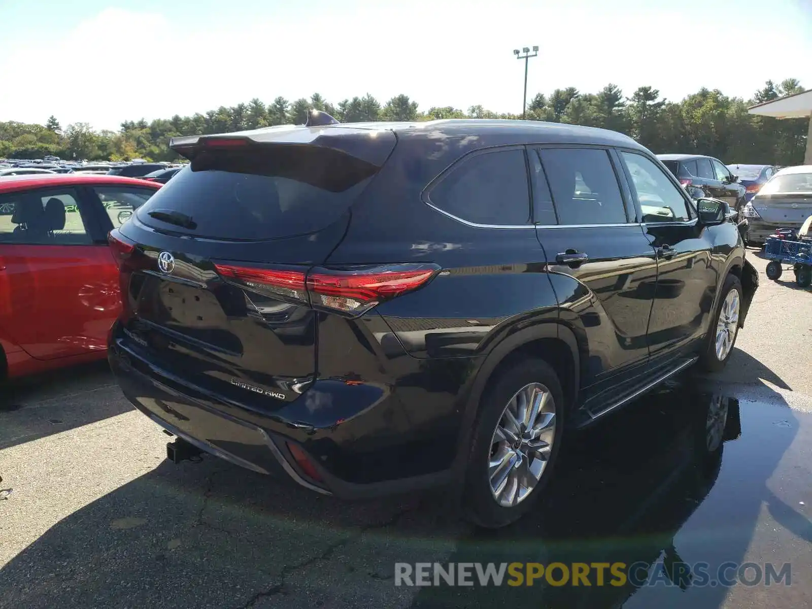 4 Photograph of a damaged car 5TDDZRBHXLS002984 TOYOTA HIGHLANDER 2020