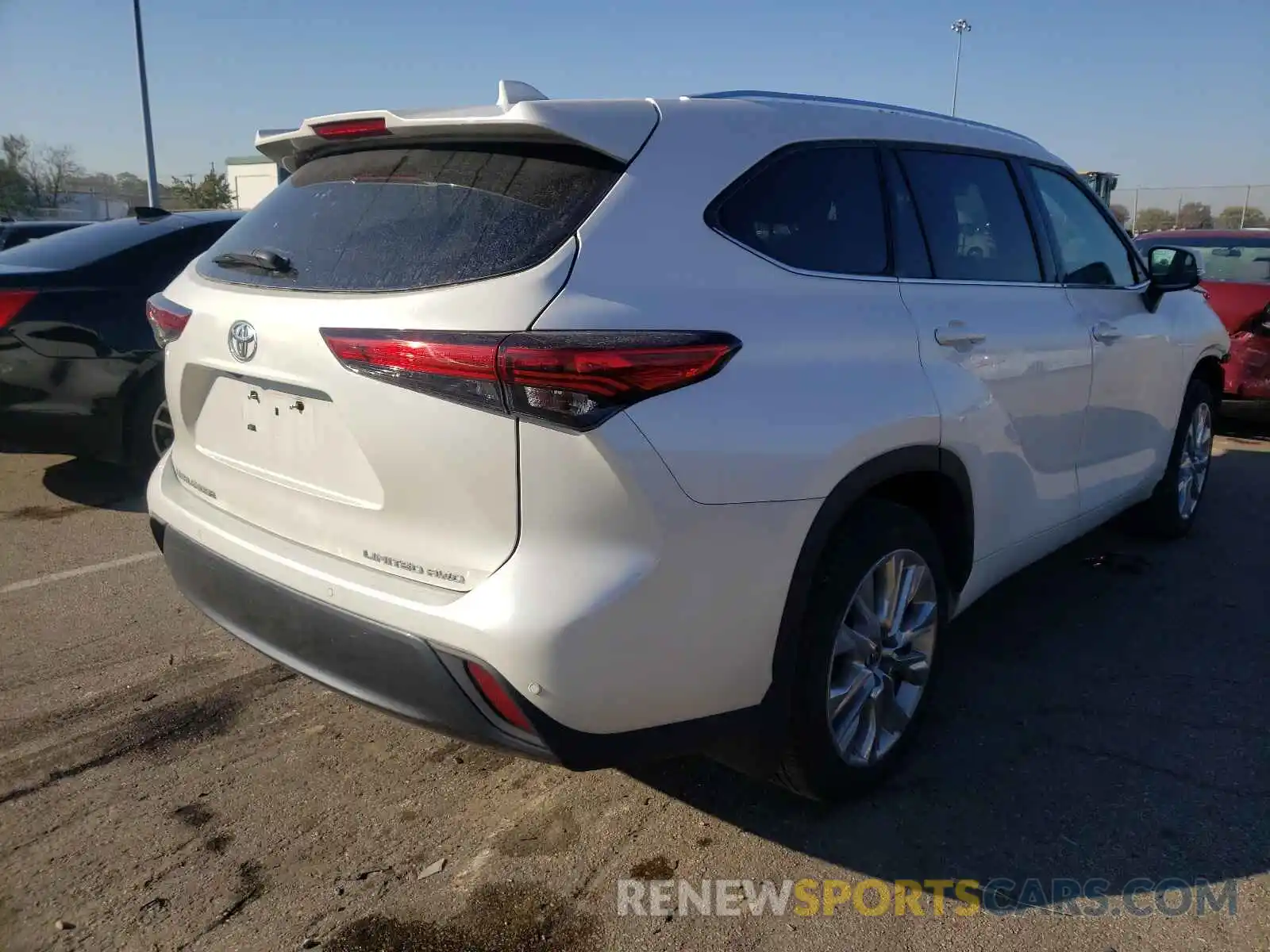 4 Photograph of a damaged car 5TDDZRBHXLS008610 TOYOTA HIGHLANDER 2020