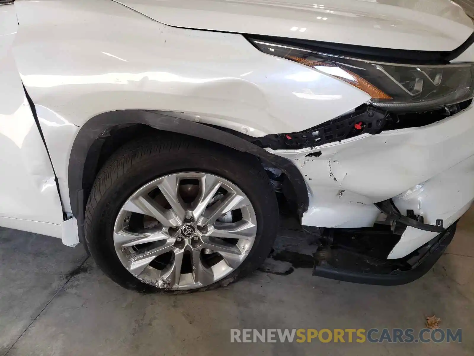 9 Photograph of a damaged car 5TDDZRBHXLS018585 TOYOTA HIGHLANDER 2020