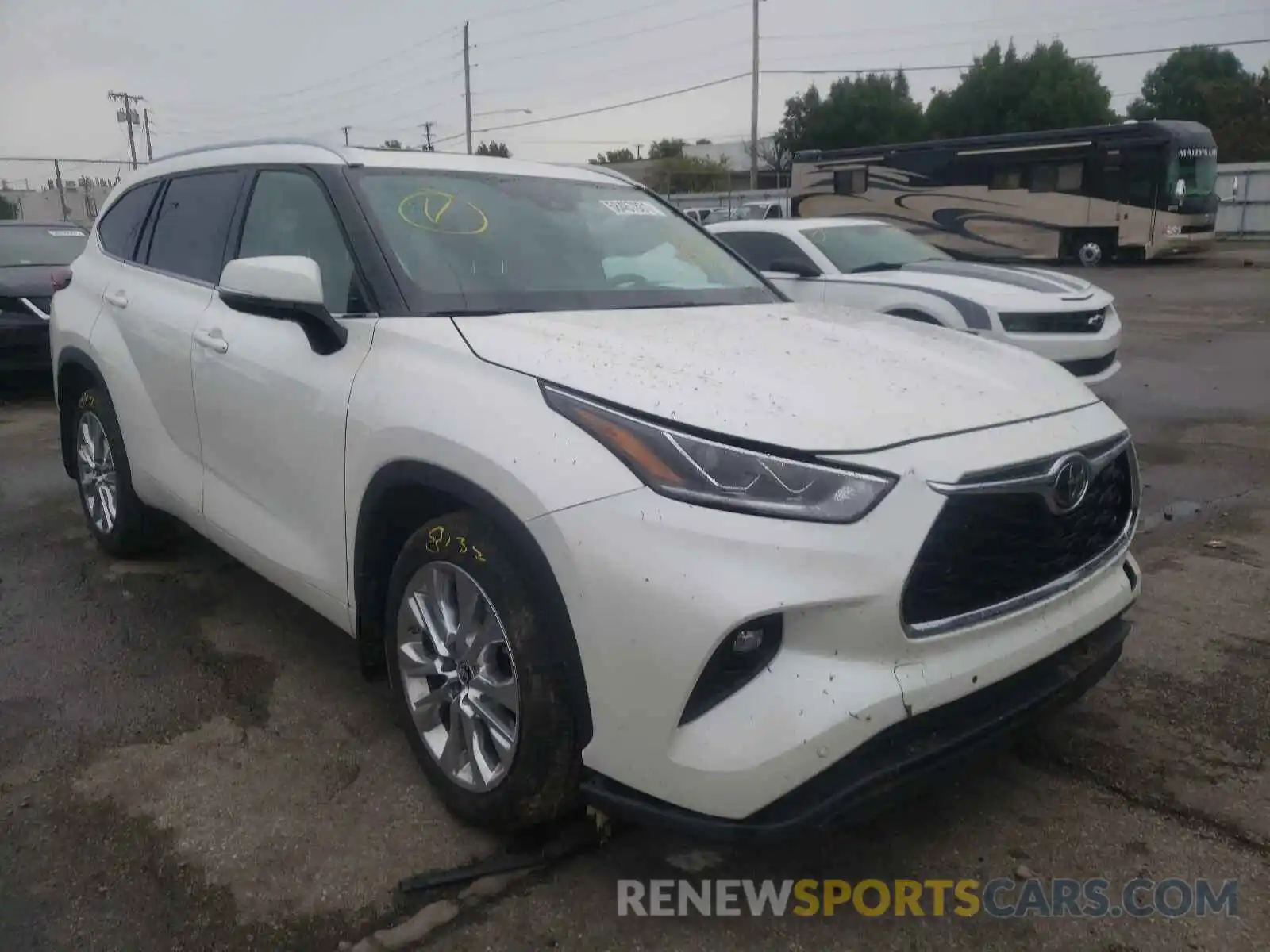 1 Photograph of a damaged car 5TDDZRBHXLS043826 TOYOTA HIGHLANDER 2020