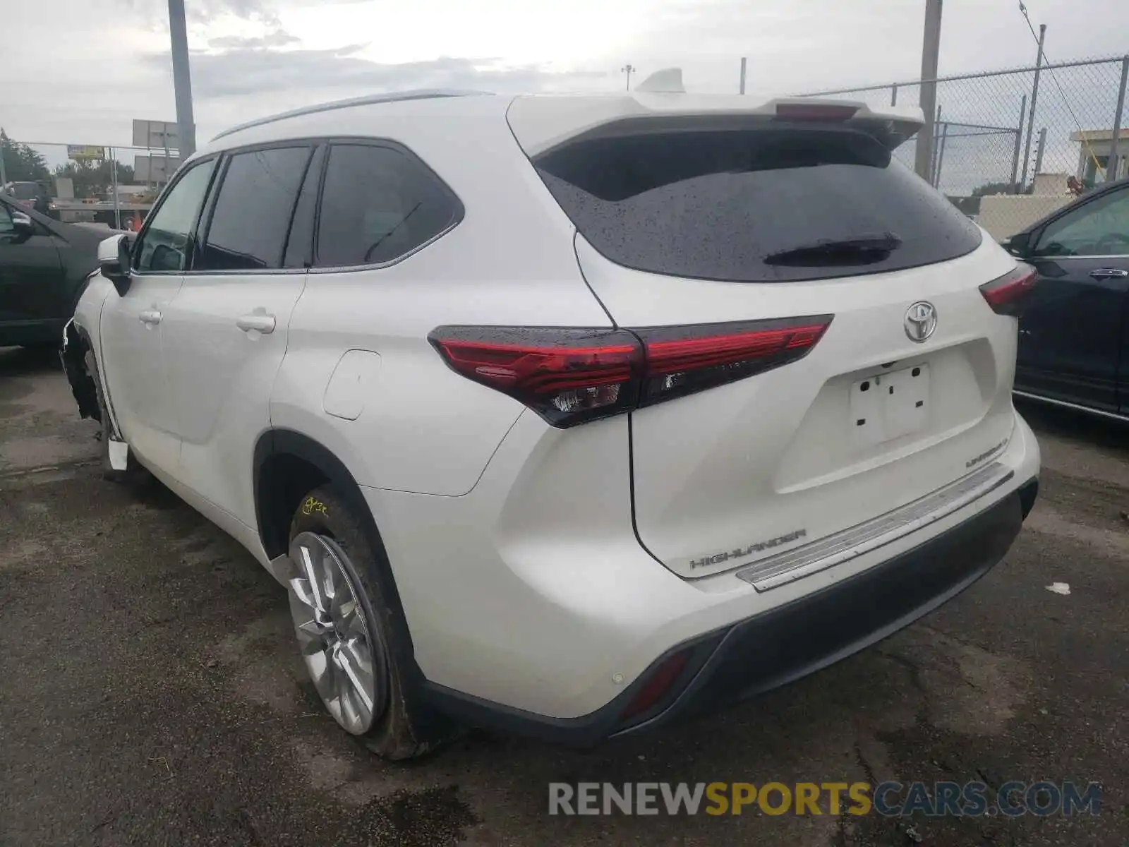 3 Photograph of a damaged car 5TDDZRBHXLS043826 TOYOTA HIGHLANDER 2020