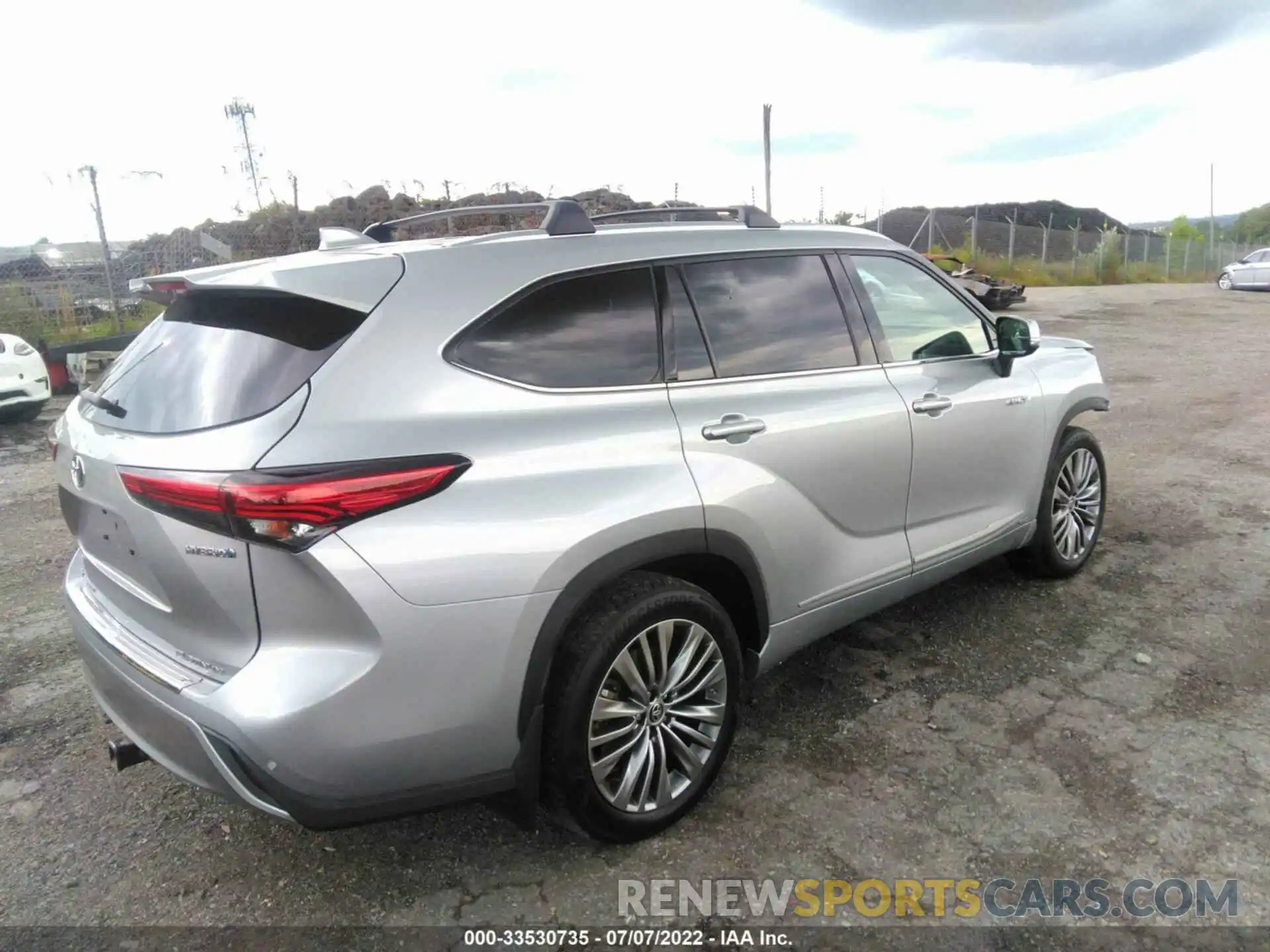 4 Photograph of a damaged car 5TDEBRCH0LS006615 TOYOTA HIGHLANDER 2020