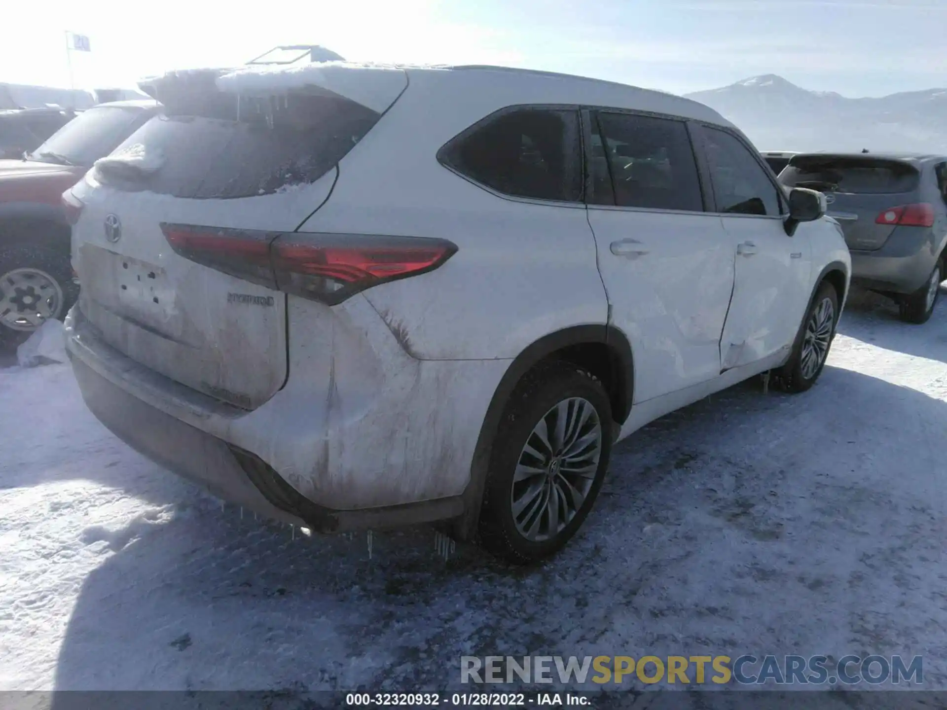 4 Photograph of a damaged car 5TDEBRCH0LS010261 TOYOTA HIGHLANDER 2020