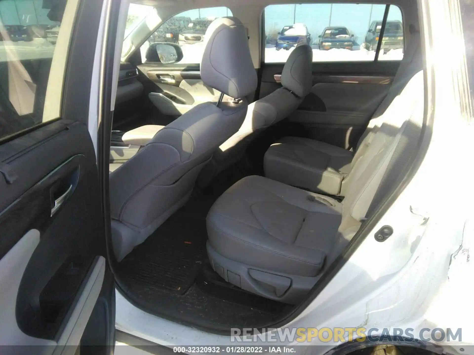 8 Photograph of a damaged car 5TDEBRCH0LS010261 TOYOTA HIGHLANDER 2020