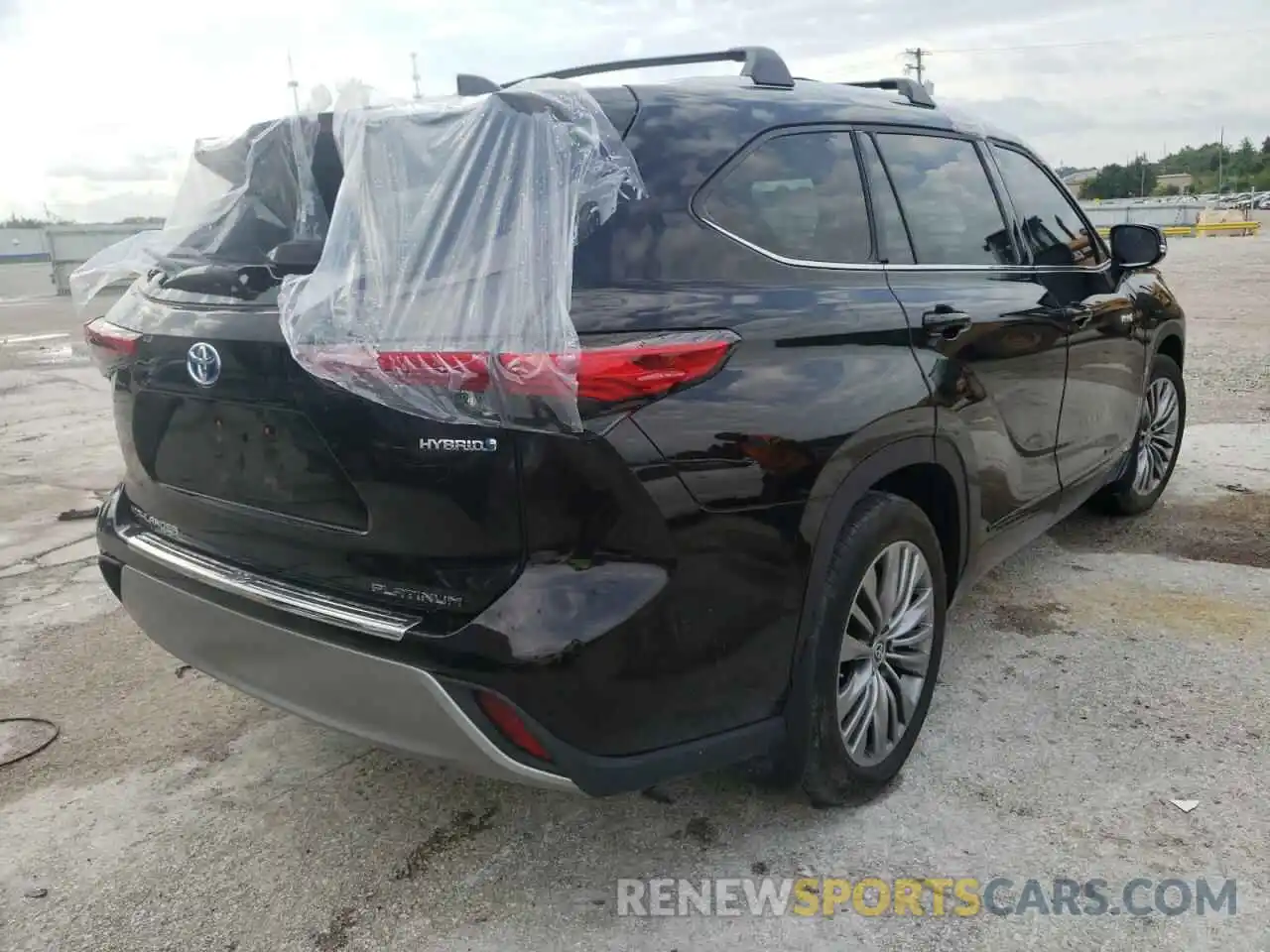 4 Photograph of a damaged car 5TDEBRCH0LS013998 TOYOTA HIGHLANDER 2020