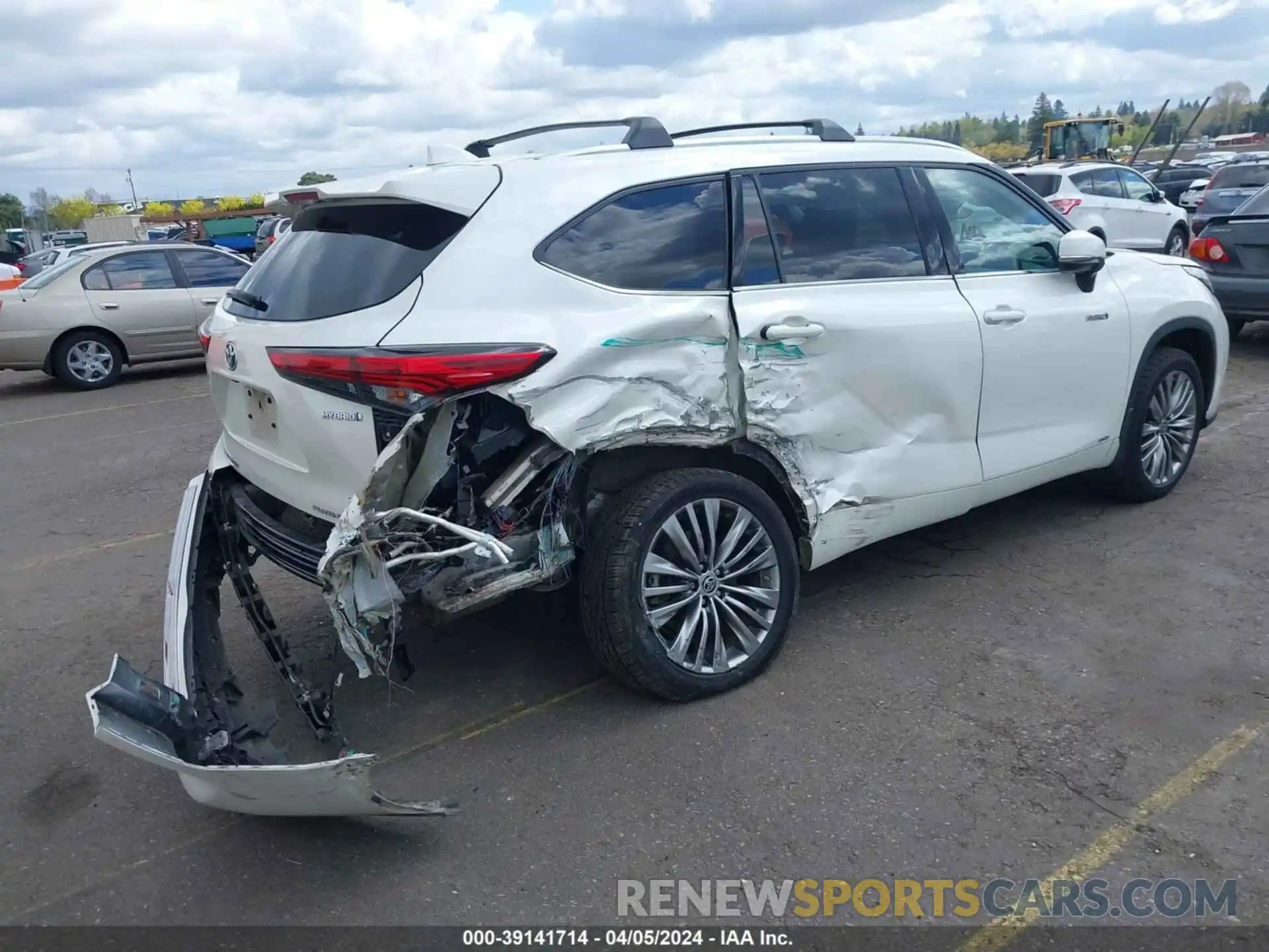 4 Photograph of a damaged car 5TDEBRCH2LS011993 TOYOTA HIGHLANDER 2020