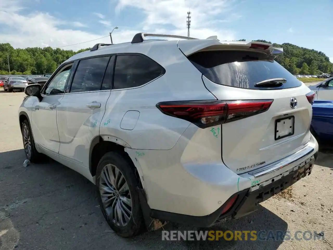 3 Photograph of a damaged car 5TDEBRCH4LS003507 TOYOTA HIGHLANDER 2020