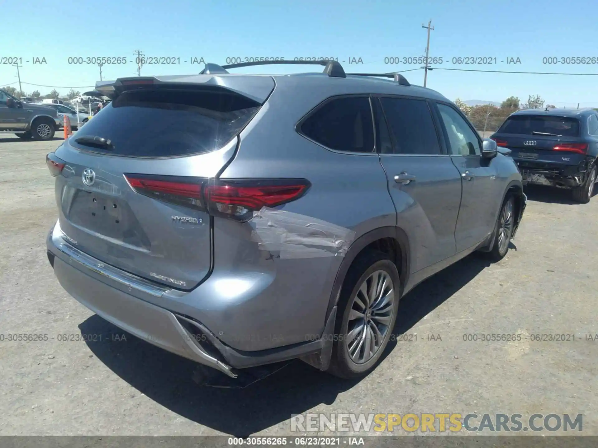 4 Photograph of a damaged car 5TDEBRCH6LS009213 TOYOTA HIGHLANDER 2020