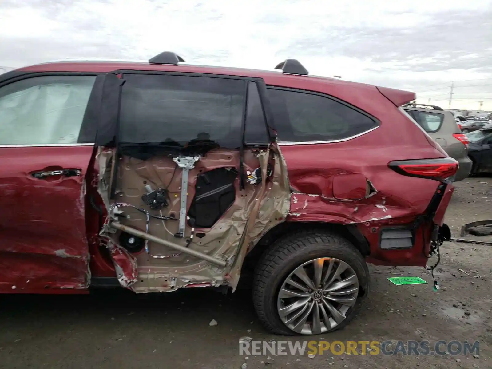 9 Photograph of a damaged car 5TDEBRCH6LS013021 TOYOTA HIGHLANDER 2020