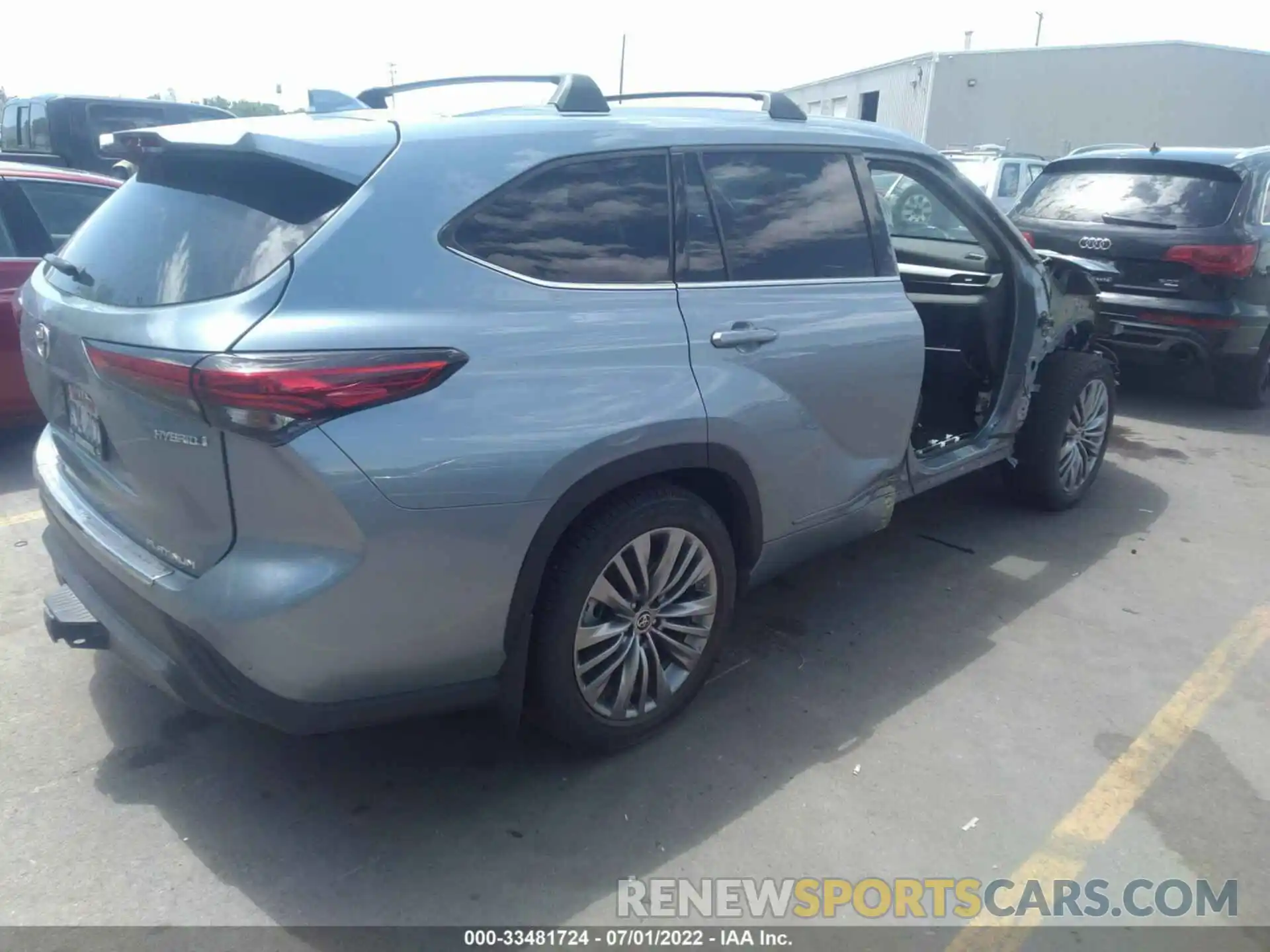 4 Photograph of a damaged car 5TDEBRCH7LS011214 TOYOTA HIGHLANDER 2020