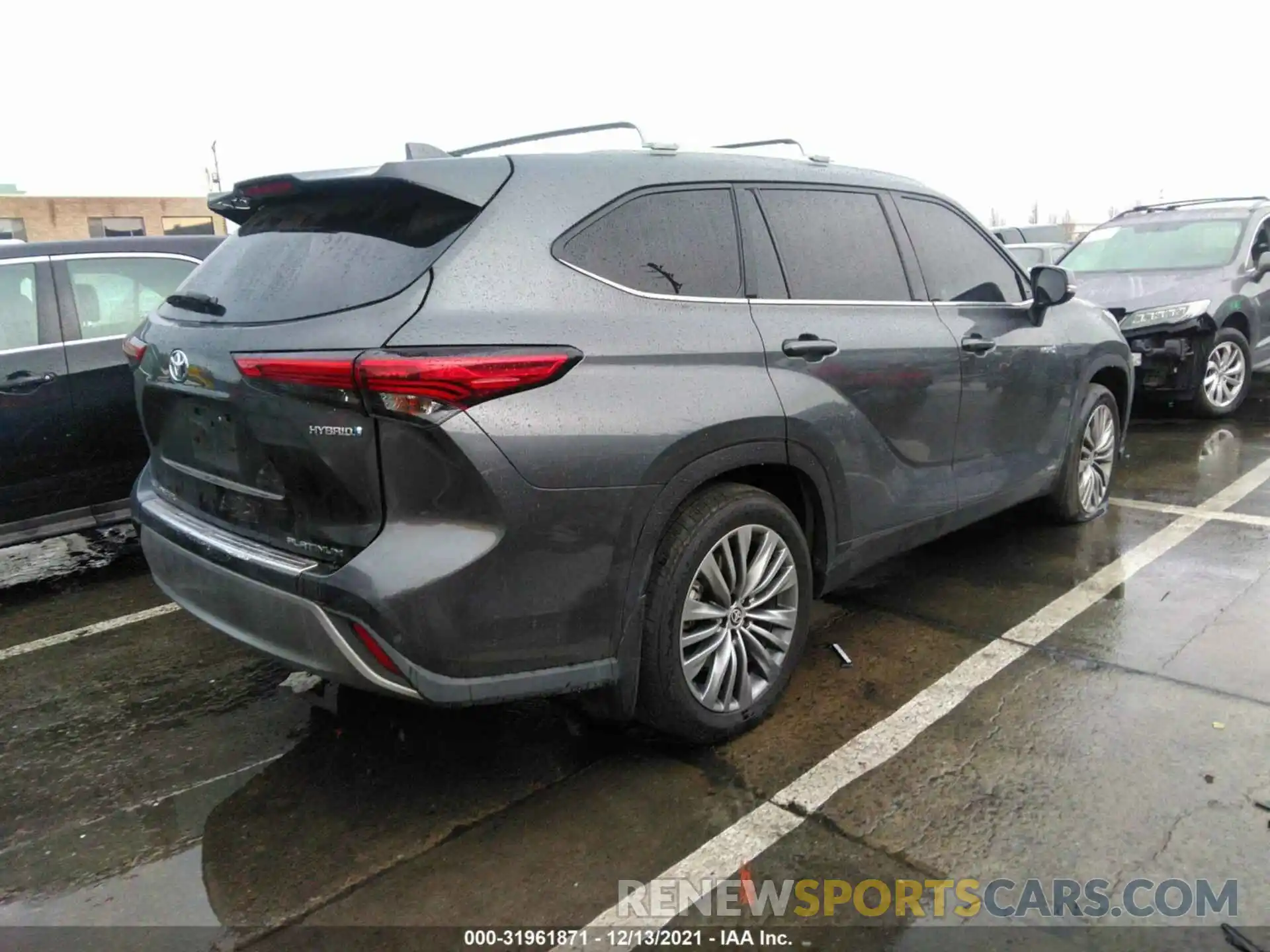 4 Photograph of a damaged car 5TDEBRCH7LS011357 TOYOTA HIGHLANDER 2020