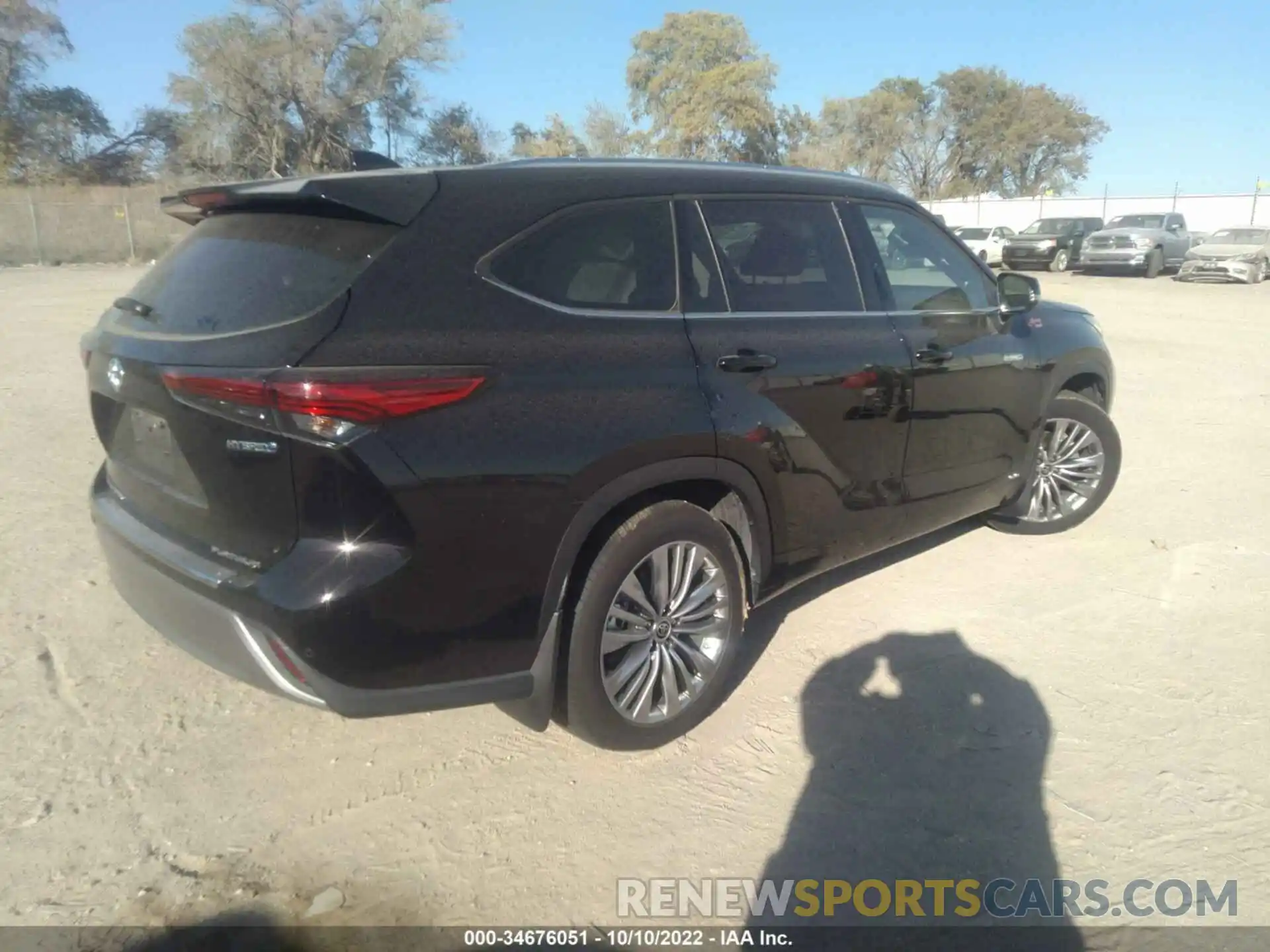 4 Photograph of a damaged car 5TDEBRCH9LS004636 TOYOTA HIGHLANDER 2020