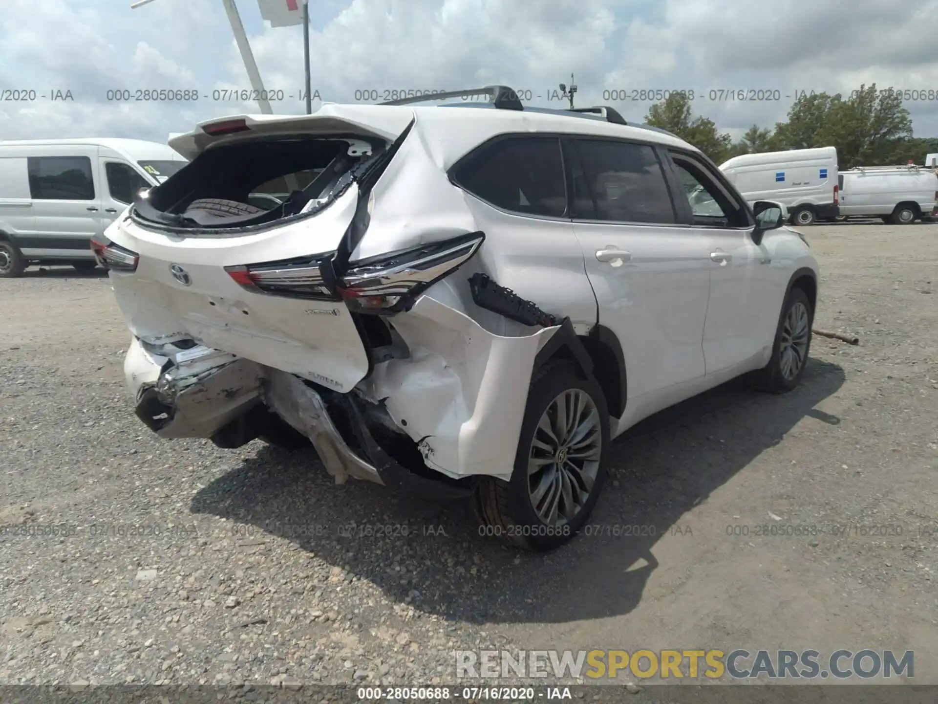 4 Photograph of a damaged car 5TDEBRCHXLS000529 TOYOTA HIGHLANDER 2020