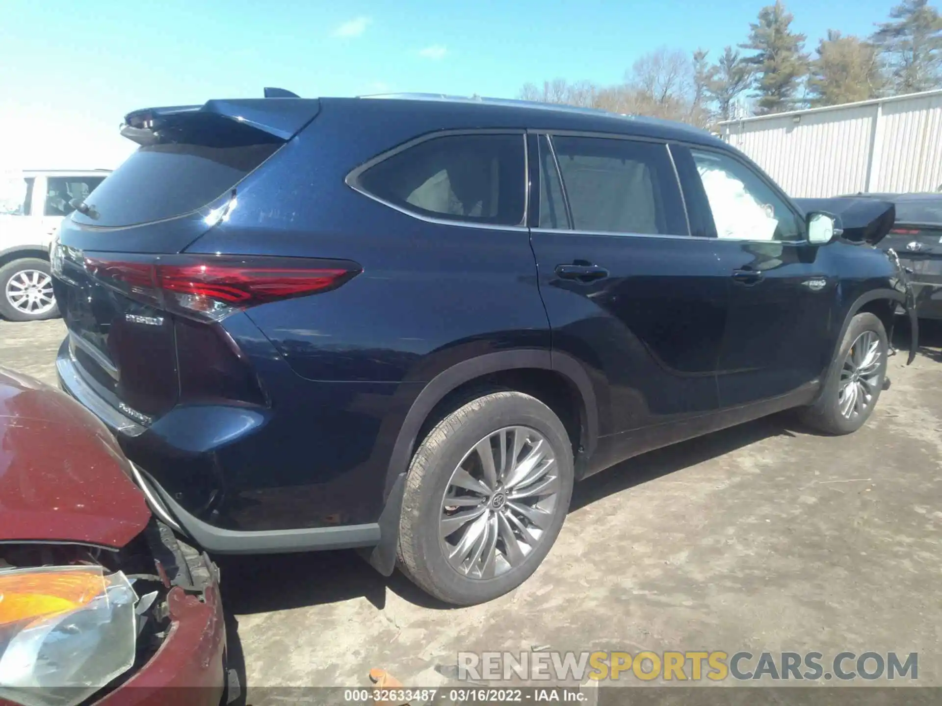 4 Photograph of a damaged car 5TDEBRCHXLS008792 TOYOTA HIGHLANDER 2020