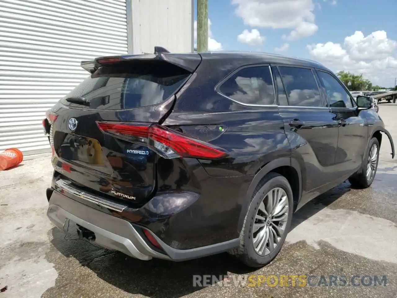 4 Photograph of a damaged car 5TDFARAH2LS001068 TOYOTA HIGHLANDER 2020