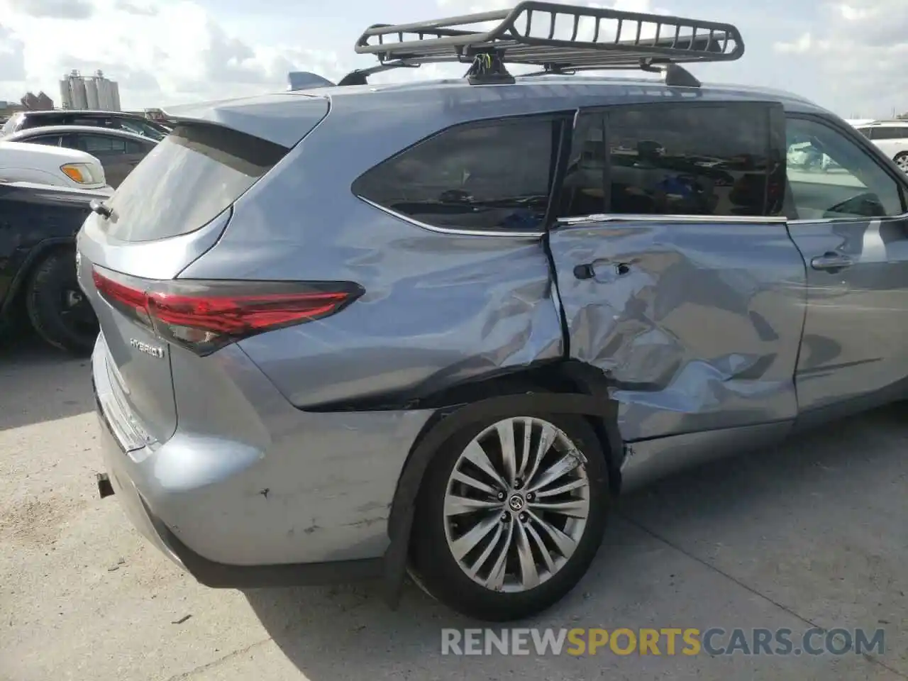 9 Photograph of a damaged car 5TDFARAH9LS001469 TOYOTA HIGHLANDER 2020