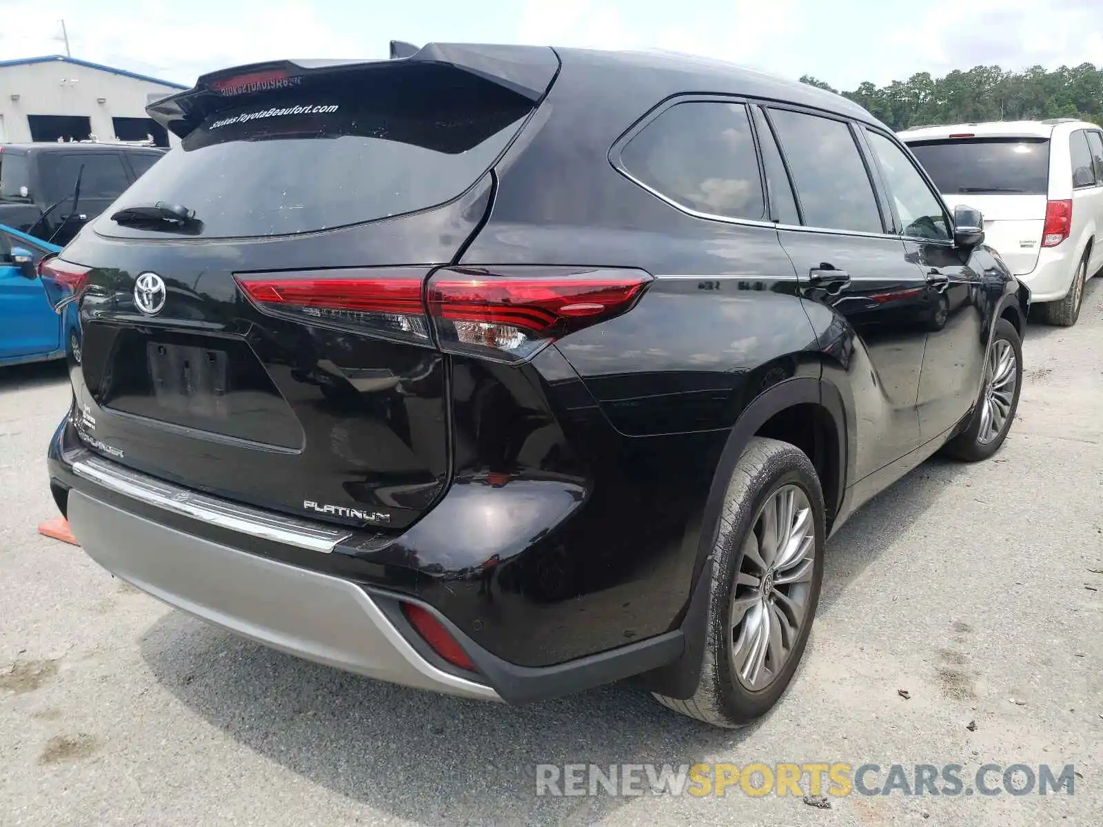 4 Photograph of a damaged car 5TDFZRAH0LS002535 TOYOTA HIGHLANDER 2020