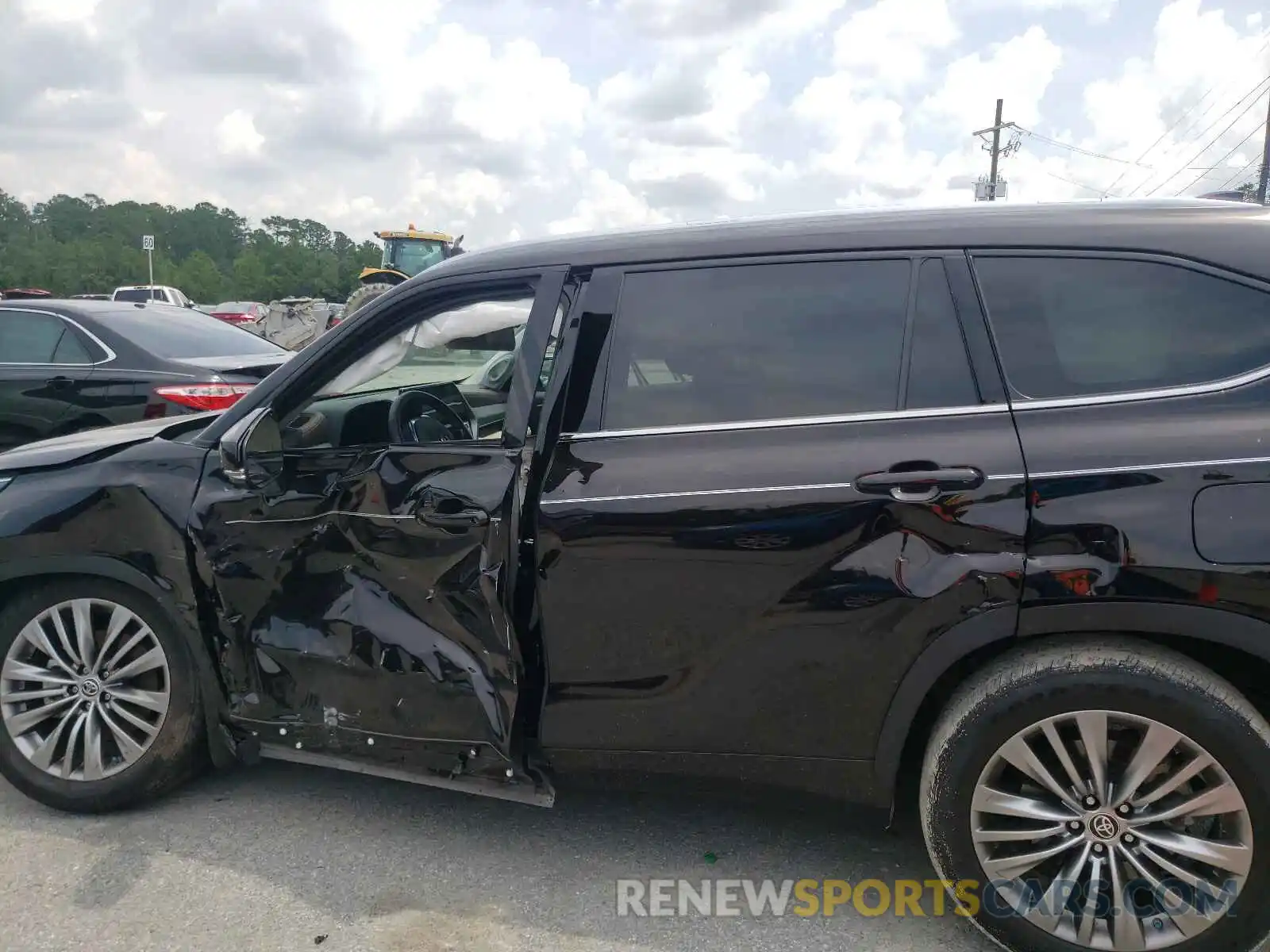 9 Photograph of a damaged car 5TDFZRAH0LS002535 TOYOTA HIGHLANDER 2020