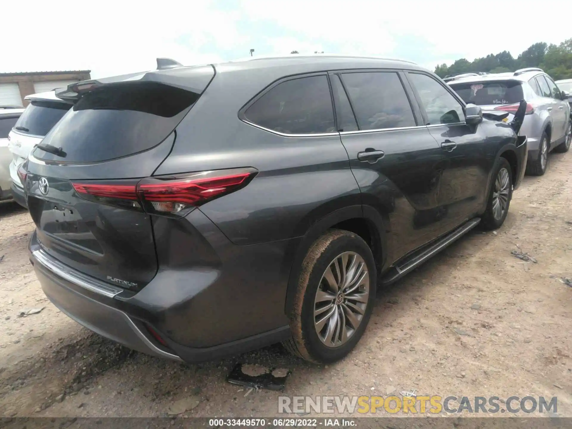 4 Photograph of a damaged car 5TDFZRAH1LS012586 TOYOTA HIGHLANDER 2020