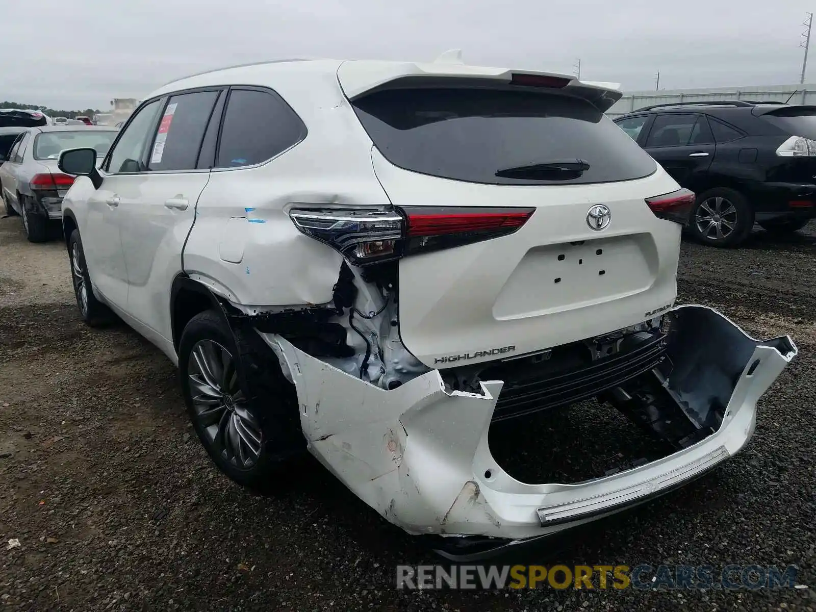 3 Photograph of a damaged car 5TDFZRAH2LS026934 TOYOTA HIGHLANDER 2020