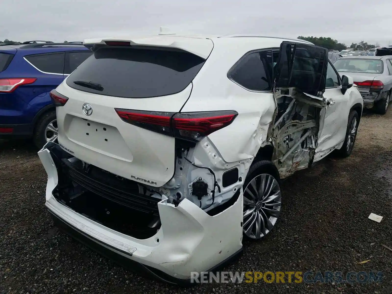 4 Photograph of a damaged car 5TDFZRAH2LS026934 TOYOTA HIGHLANDER 2020