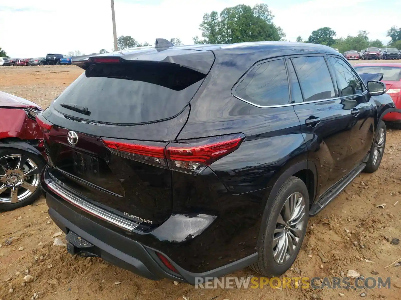 4 Photograph of a damaged car 5TDFZRAH3LS015926 TOYOTA HIGHLANDER 2020