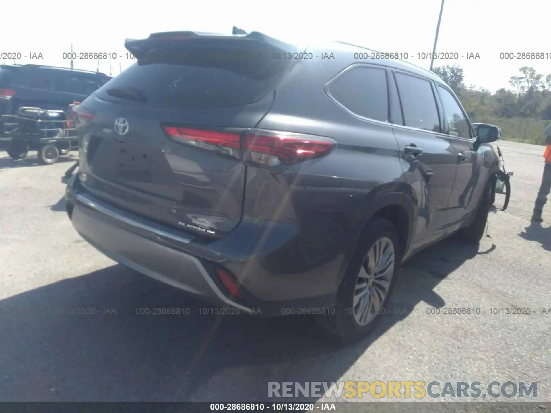 4 Photograph of a damaged car 5TDFZRAH5LS016124 TOYOTA HIGHLANDER 2020