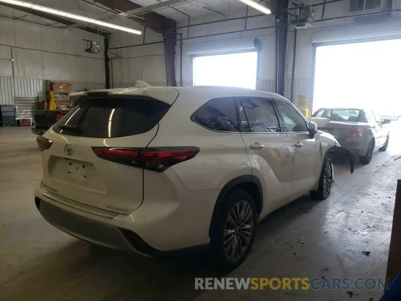 4 Photograph of a damaged car 5TDFZRAH6LS013703 TOYOTA HIGHLANDER 2020