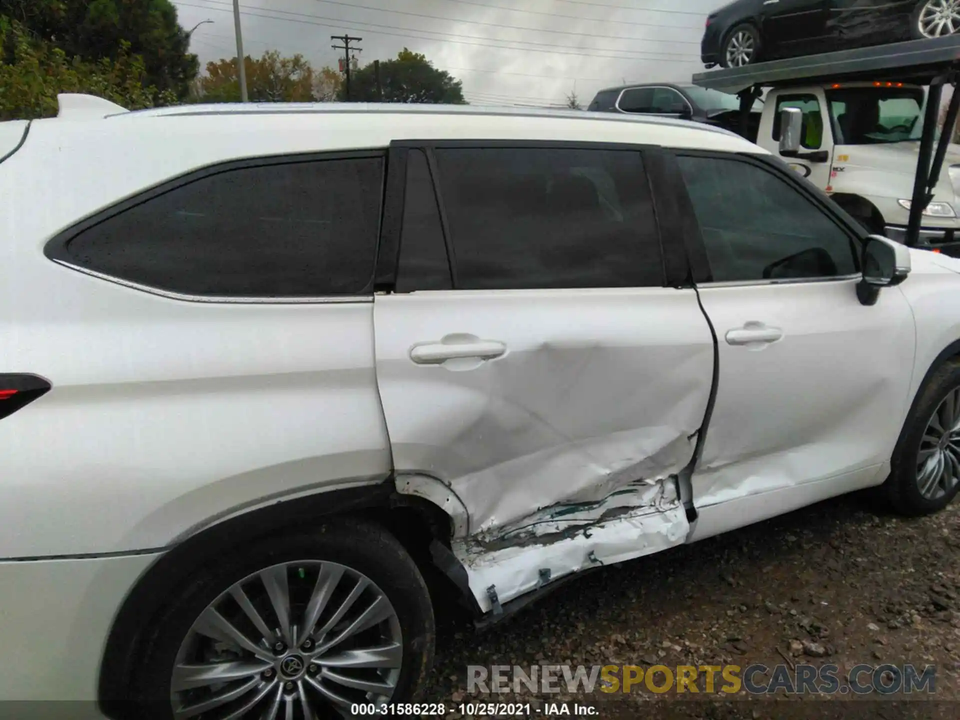 6 Photograph of a damaged car 5TDFZRAH6LS021283 TOYOTA HIGHLANDER 2020