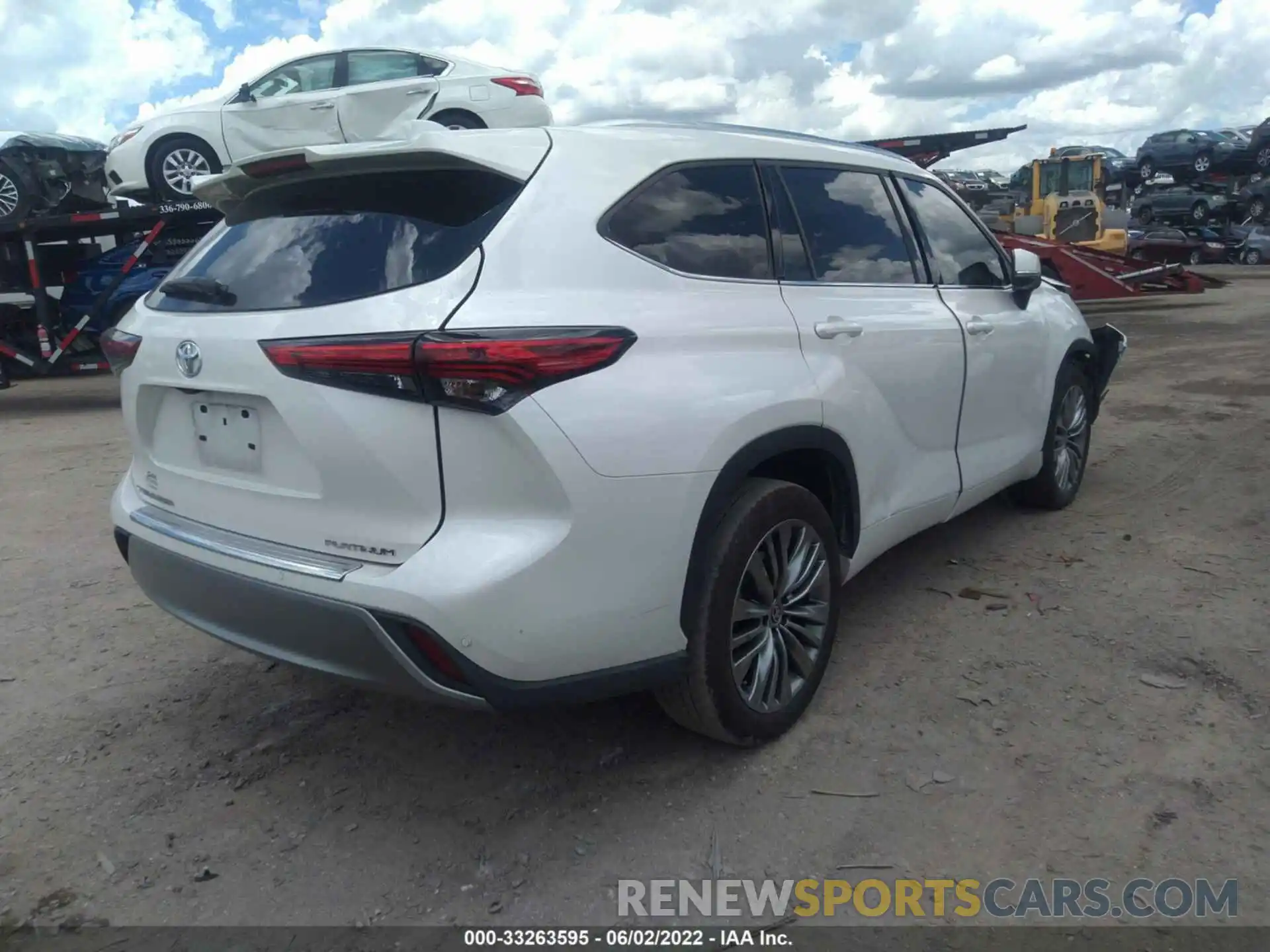 4 Photograph of a damaged car 5TDFZRAH6LS027925 TOYOTA HIGHLANDER 2020