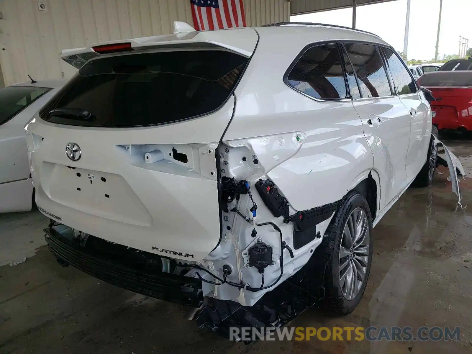 4 Photograph of a damaged car 5TDFZRAH6LS029089 TOYOTA HIGHLANDER 2020