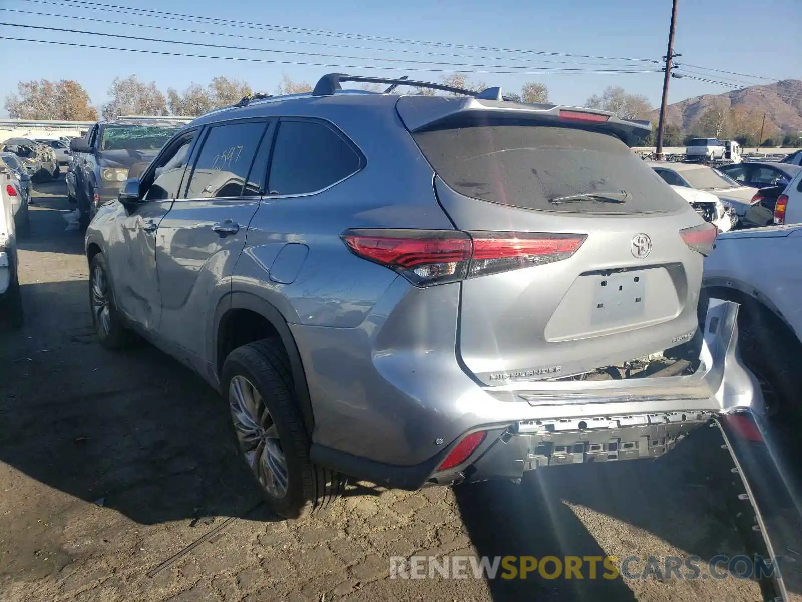 3 Photograph of a damaged car 5TDFZRAH7LS019879 TOYOTA HIGHLANDER 2020