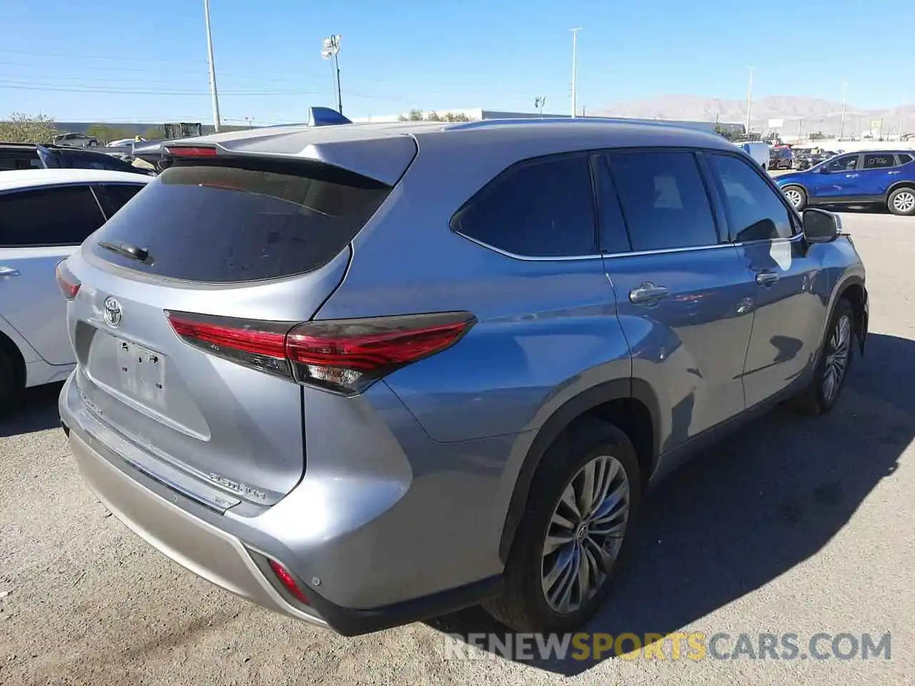 4 Photograph of a damaged car 5TDFZRAH7LS020899 TOYOTA HIGHLANDER 2020