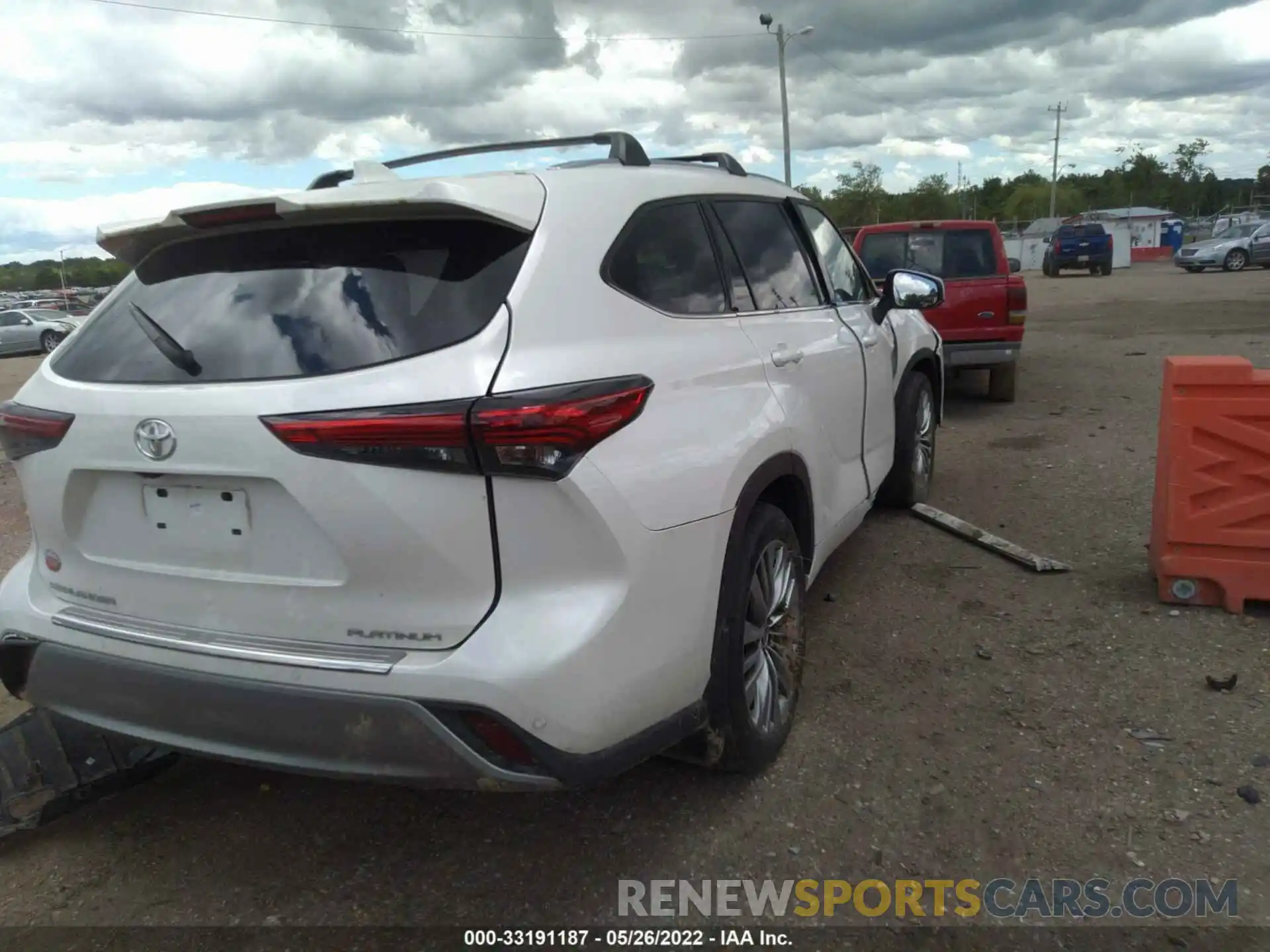 4 Photograph of a damaged car 5TDFZRAHXLS016684 TOYOTA HIGHLANDER 2020