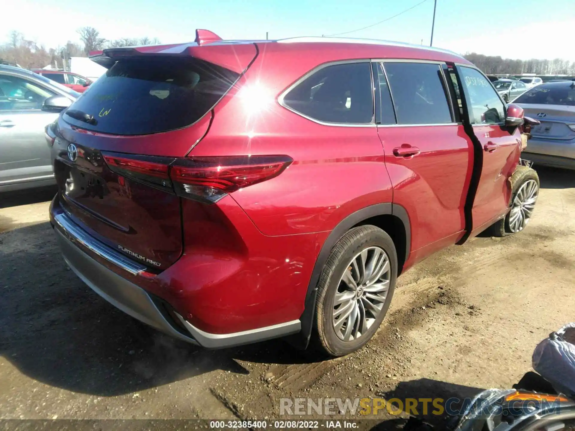 4 Photograph of a damaged car 5TDFZRBH0LS002968 TOYOTA HIGHLANDER 2020