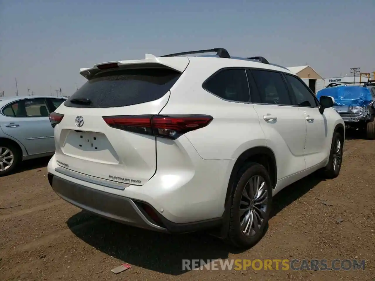 4 Photograph of a damaged car 5TDFZRBH0LS005210 TOYOTA HIGHLANDER 2020