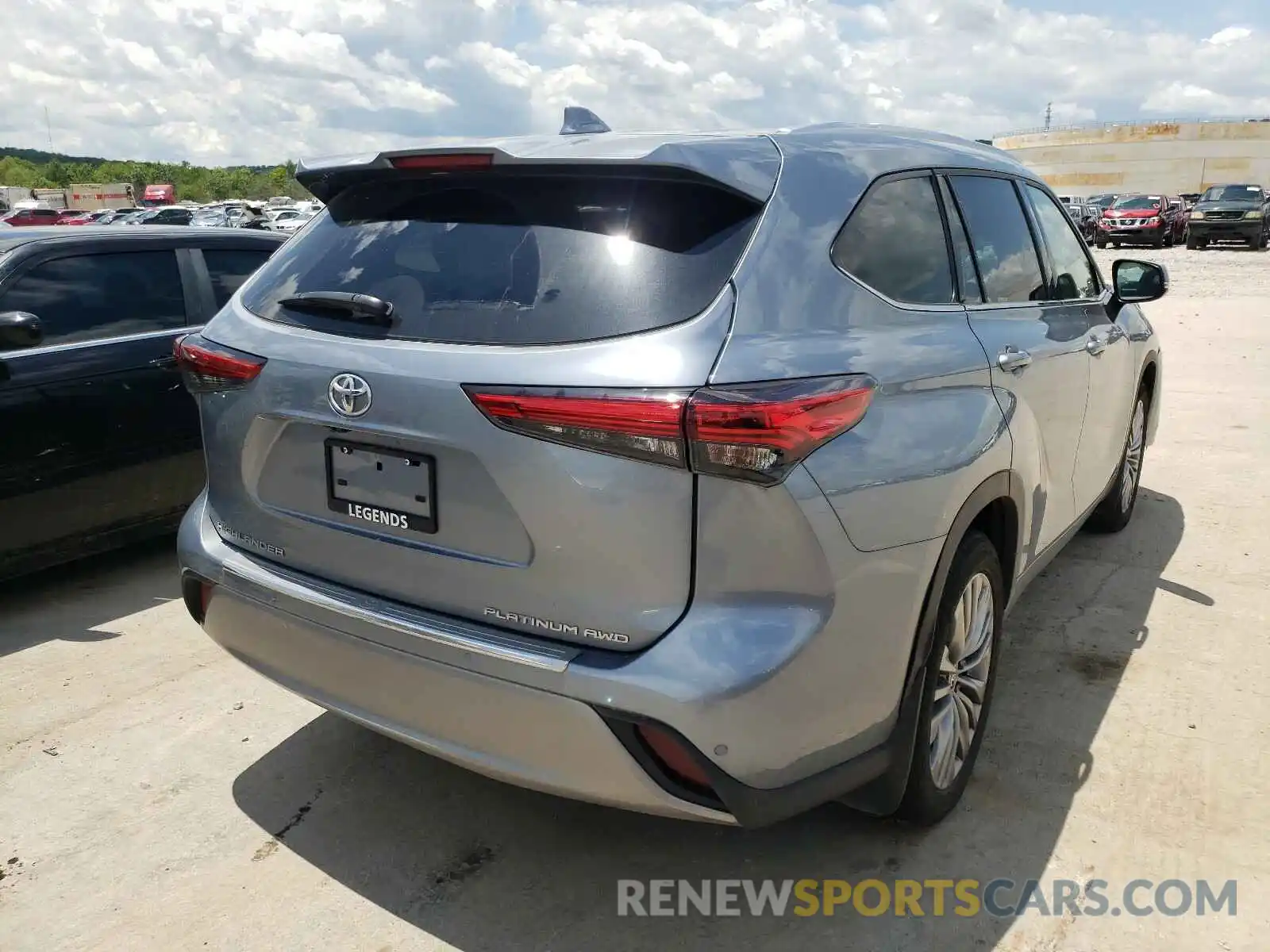 4 Photograph of a damaged car 5TDFZRBH0LS024517 TOYOTA HIGHLANDER 2020