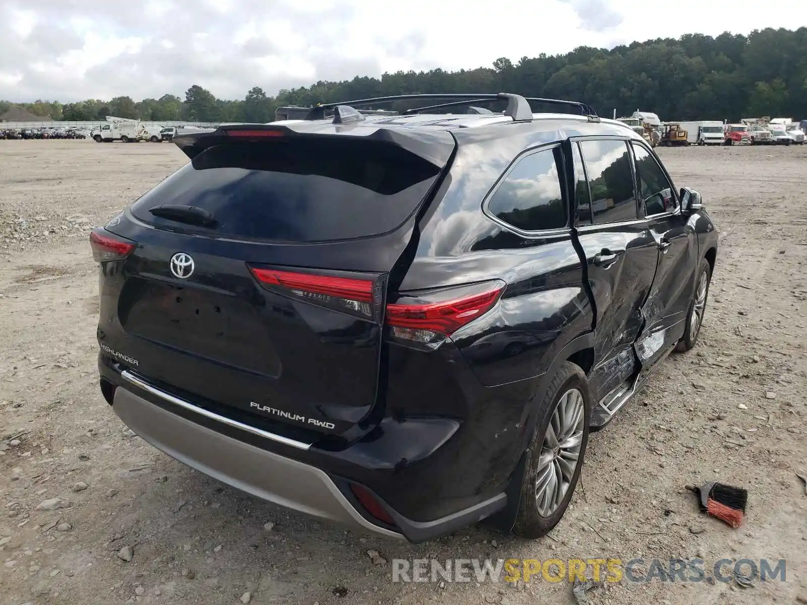 4 Photograph of a damaged car 5TDFZRBH0LS036845 TOYOTA HIGHLANDER 2020