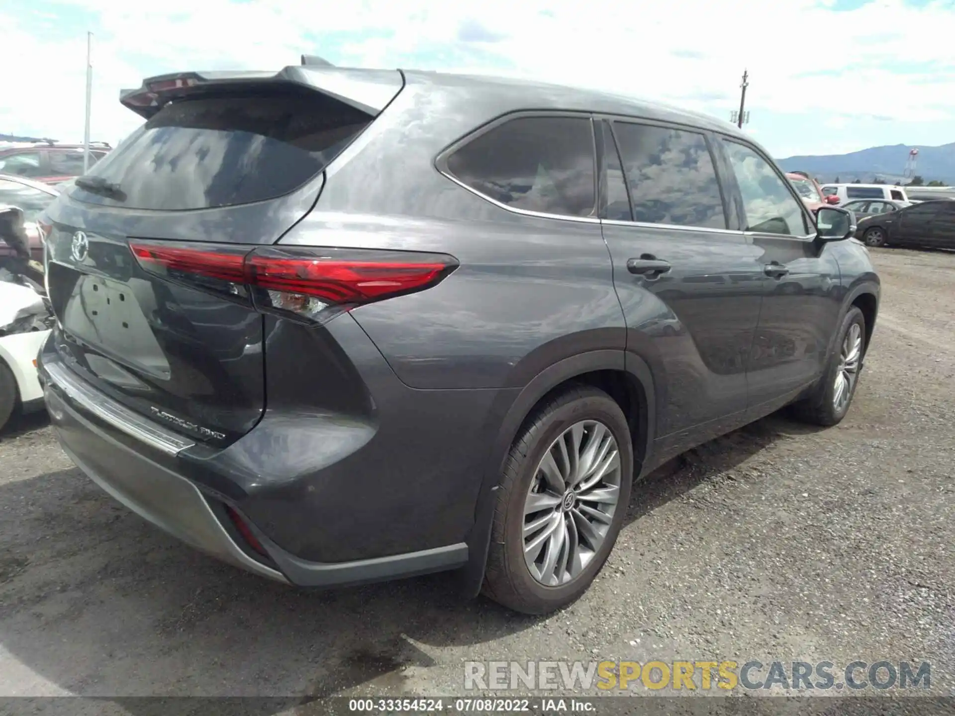 4 Photograph of a damaged car 5TDFZRBH0LS041463 TOYOTA HIGHLANDER 2020