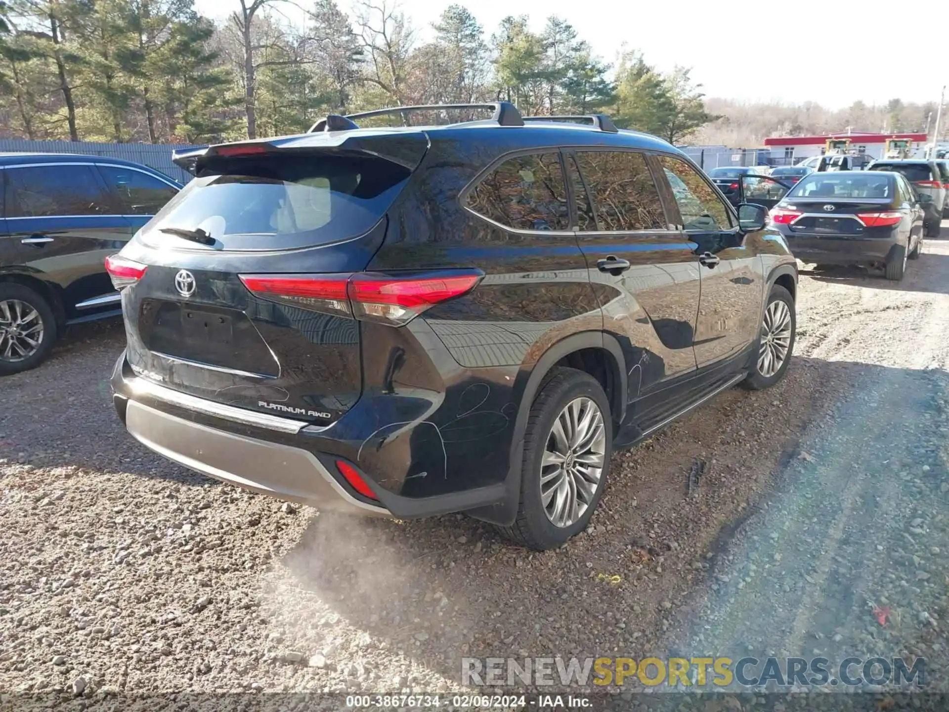 4 Photograph of a damaged car 5TDFZRBH1LS021657 TOYOTA HIGHLANDER 2020