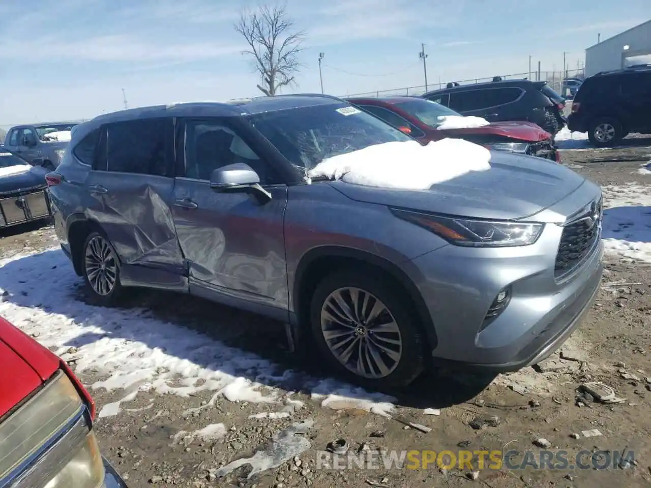 4 Photograph of a damaged car 5TDFZRBH1LS032397 TOYOTA HIGHLANDER 2020