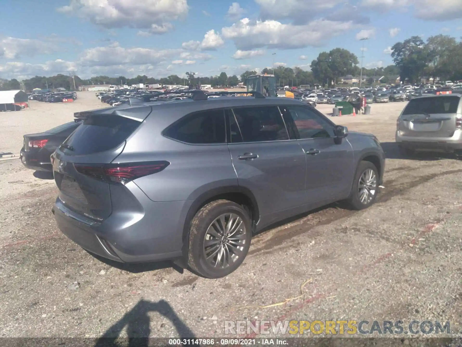 4 Photograph of a damaged car 5TDFZRBH1LS051886 TOYOTA HIGHLANDER 2020