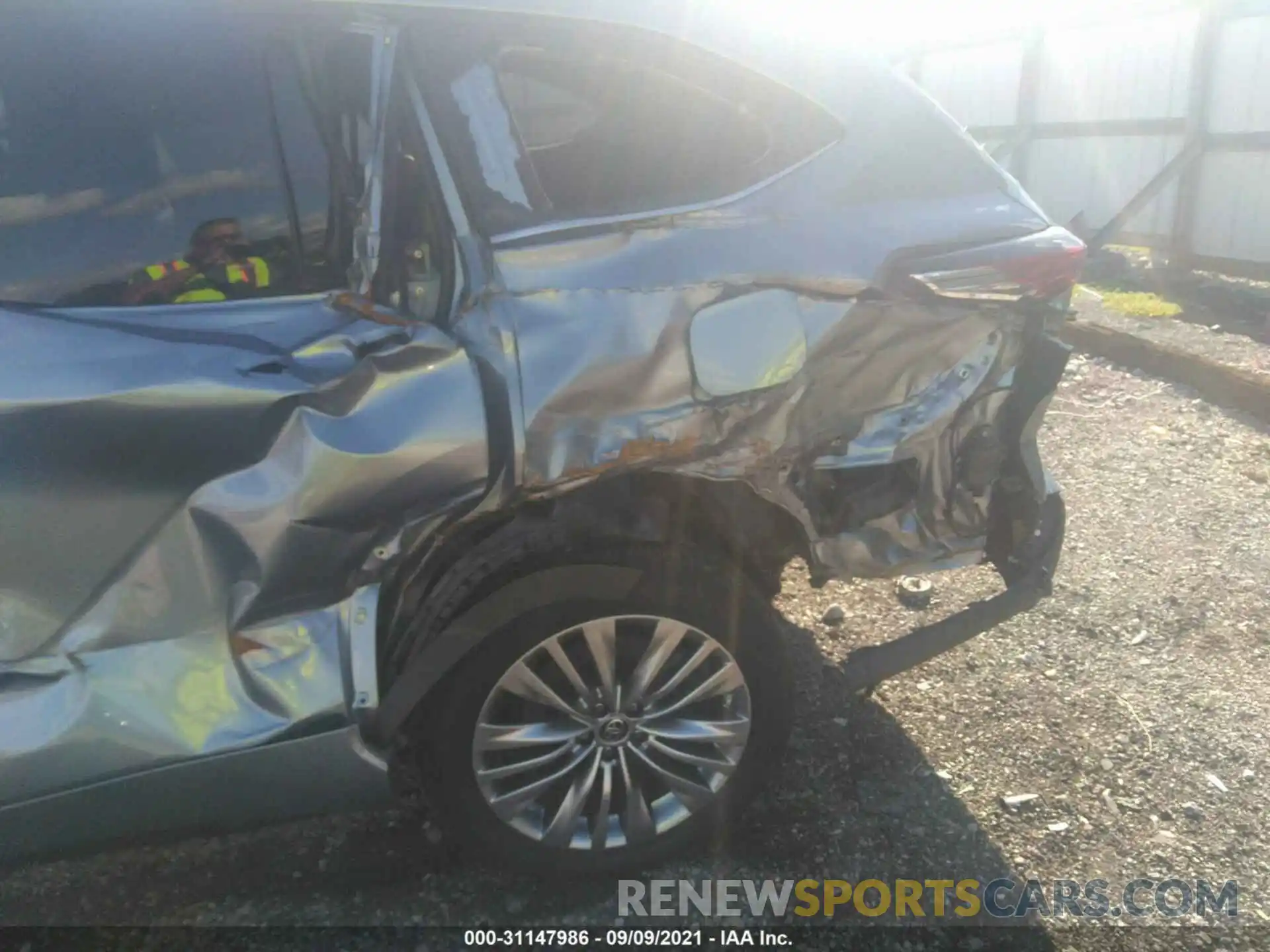 6 Photograph of a damaged car 5TDFZRBH1LS051886 TOYOTA HIGHLANDER 2020