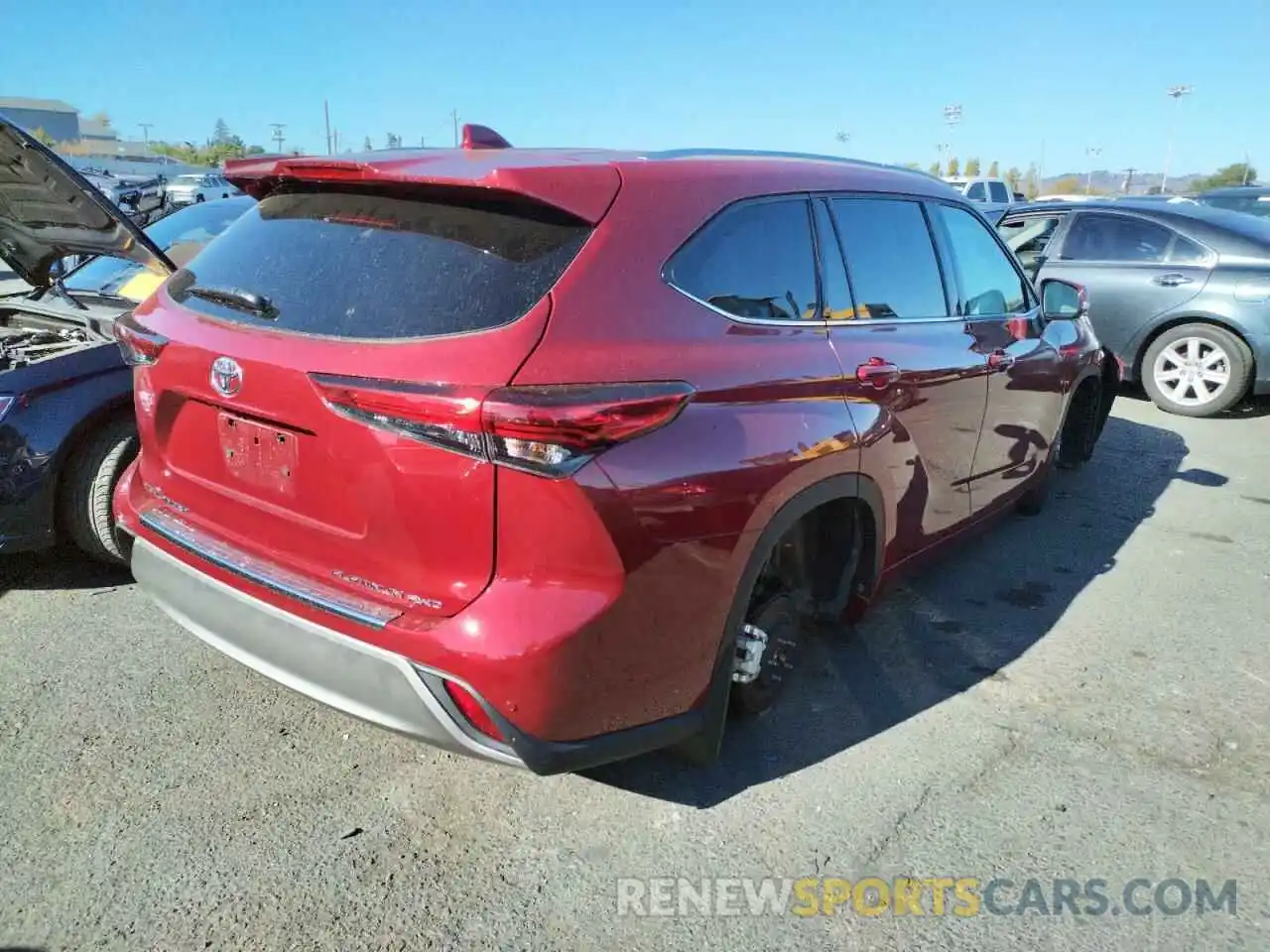 4 Photograph of a damaged car 5TDFZRBH2LS002504 TOYOTA HIGHLANDER 2020